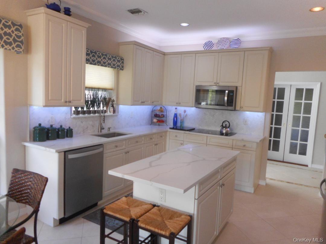 173 Hamlet Drive Property Photo 8