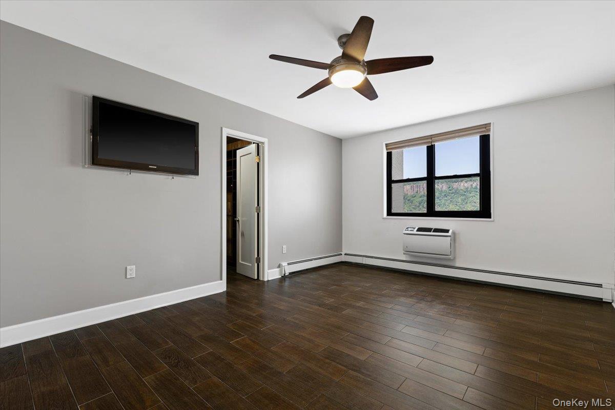 1085 Warburton Avenue 606 Property Photo 11