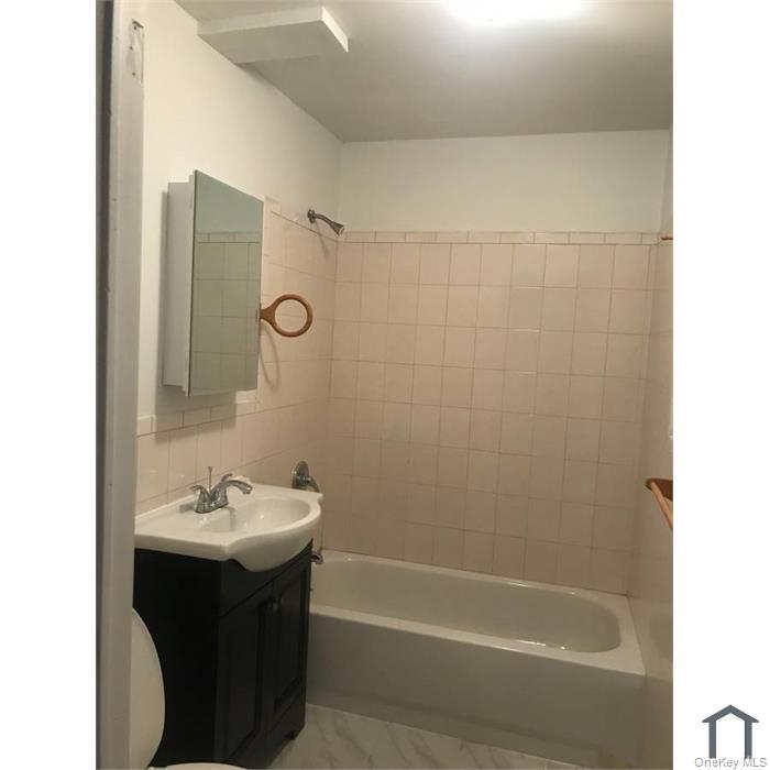 3969 Carpenter Avenue Property Photo 3