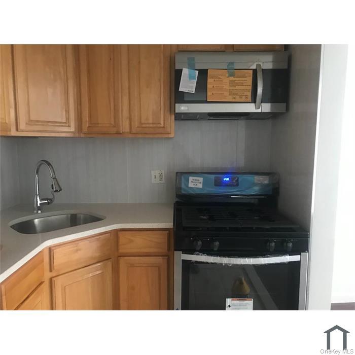 3969 Carpenter Avenue Property Photo 9