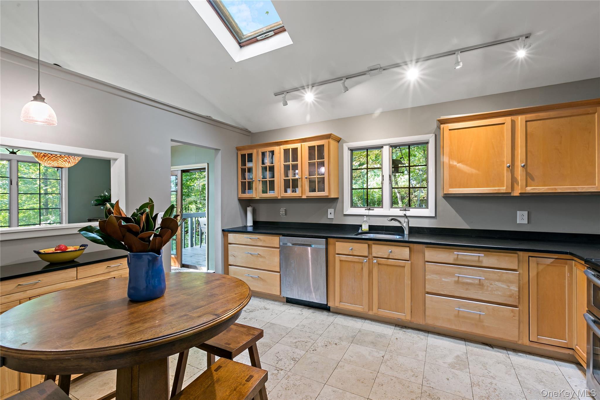 999 Cliff Avenue Property Photo 11