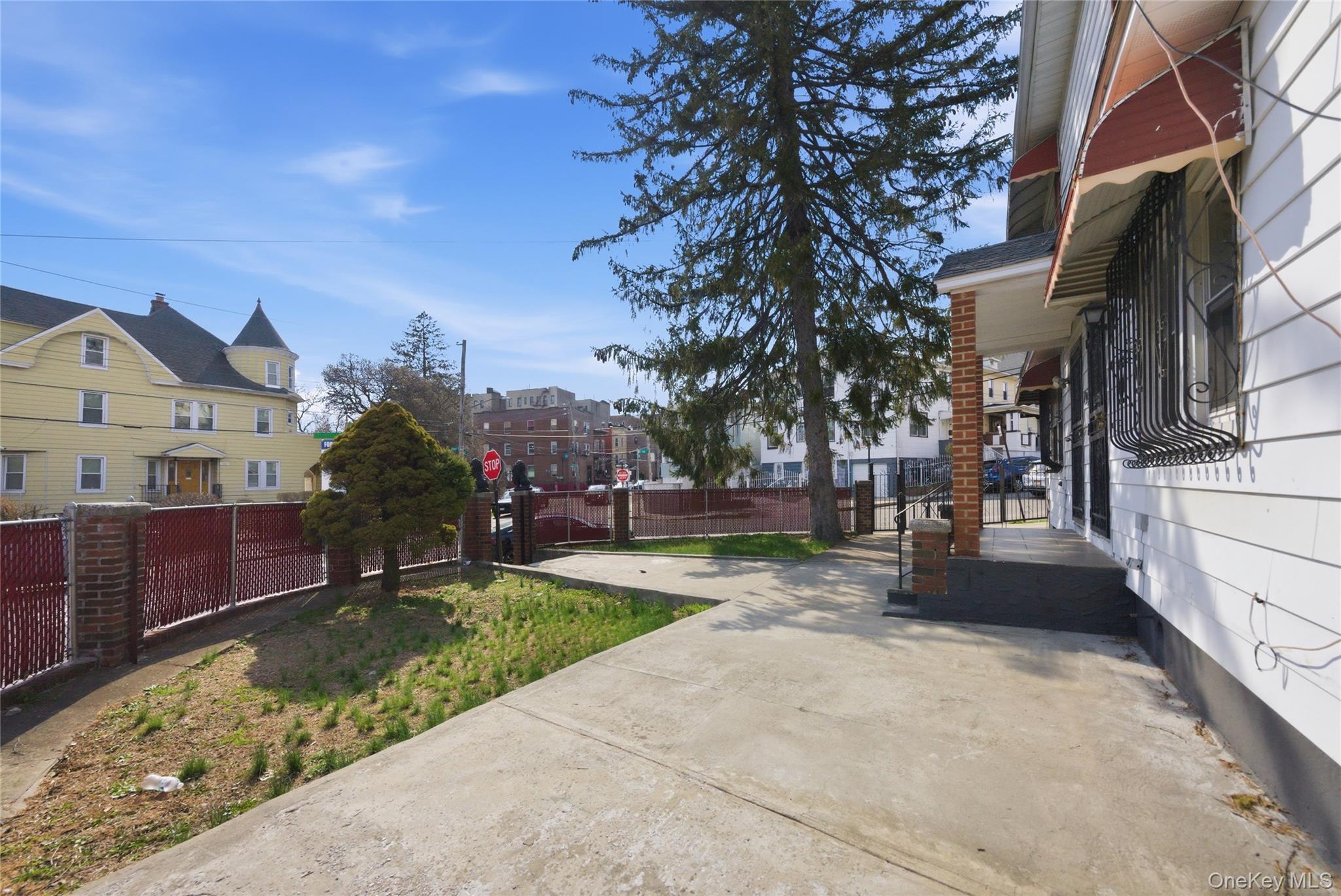 793 N Oak Drive Property Photo 4
