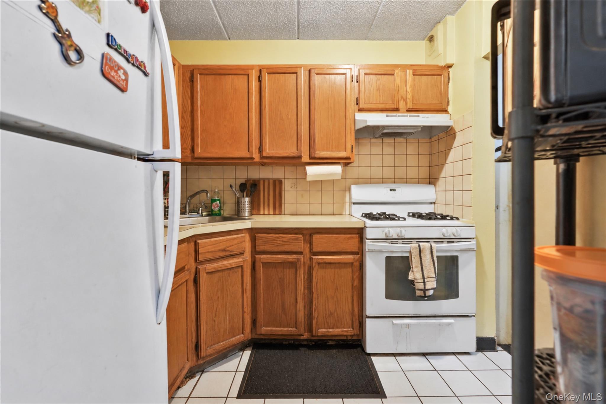 861 Home Street Property Photo 8