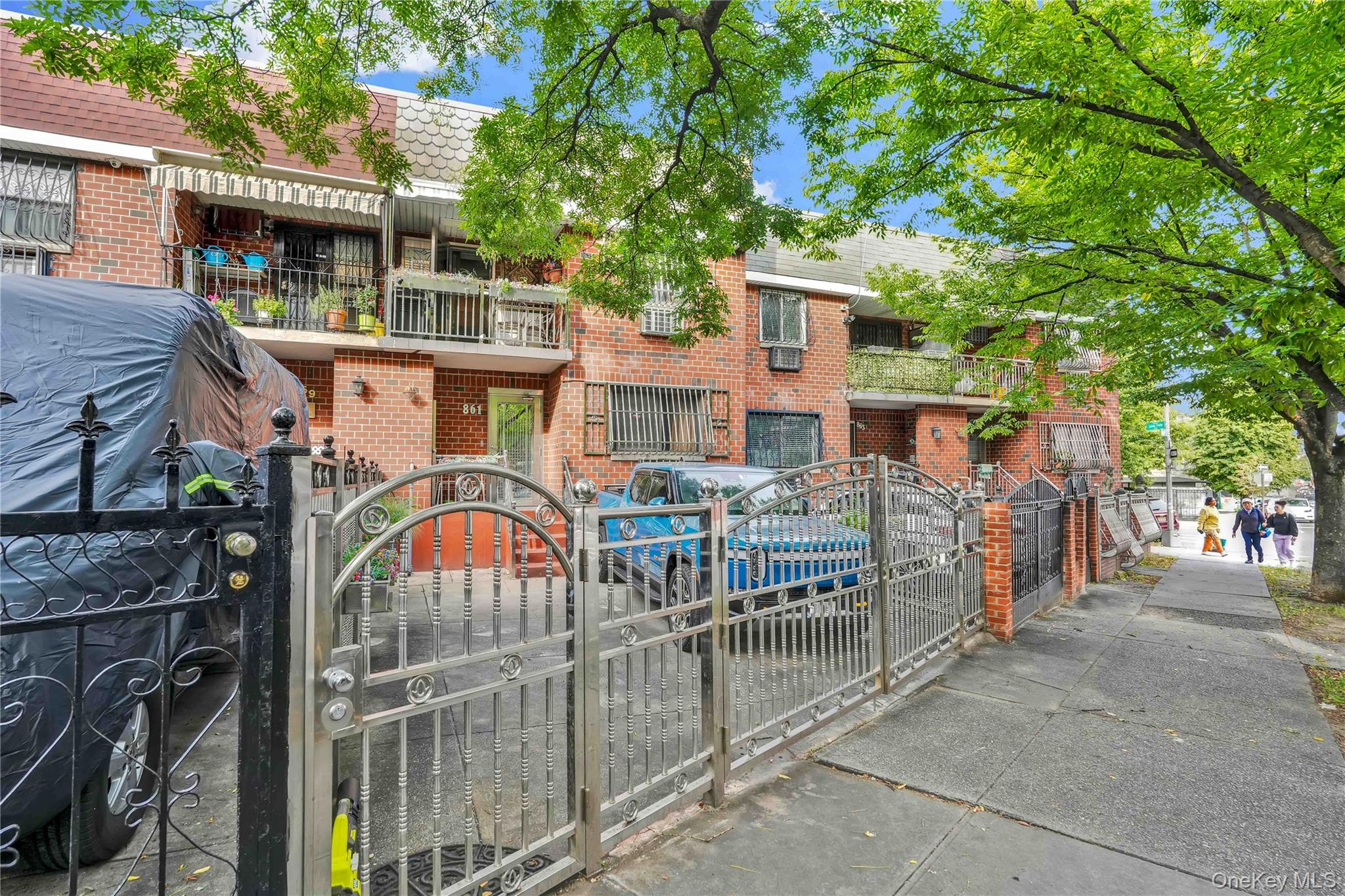861 Home Street Property Photo 14