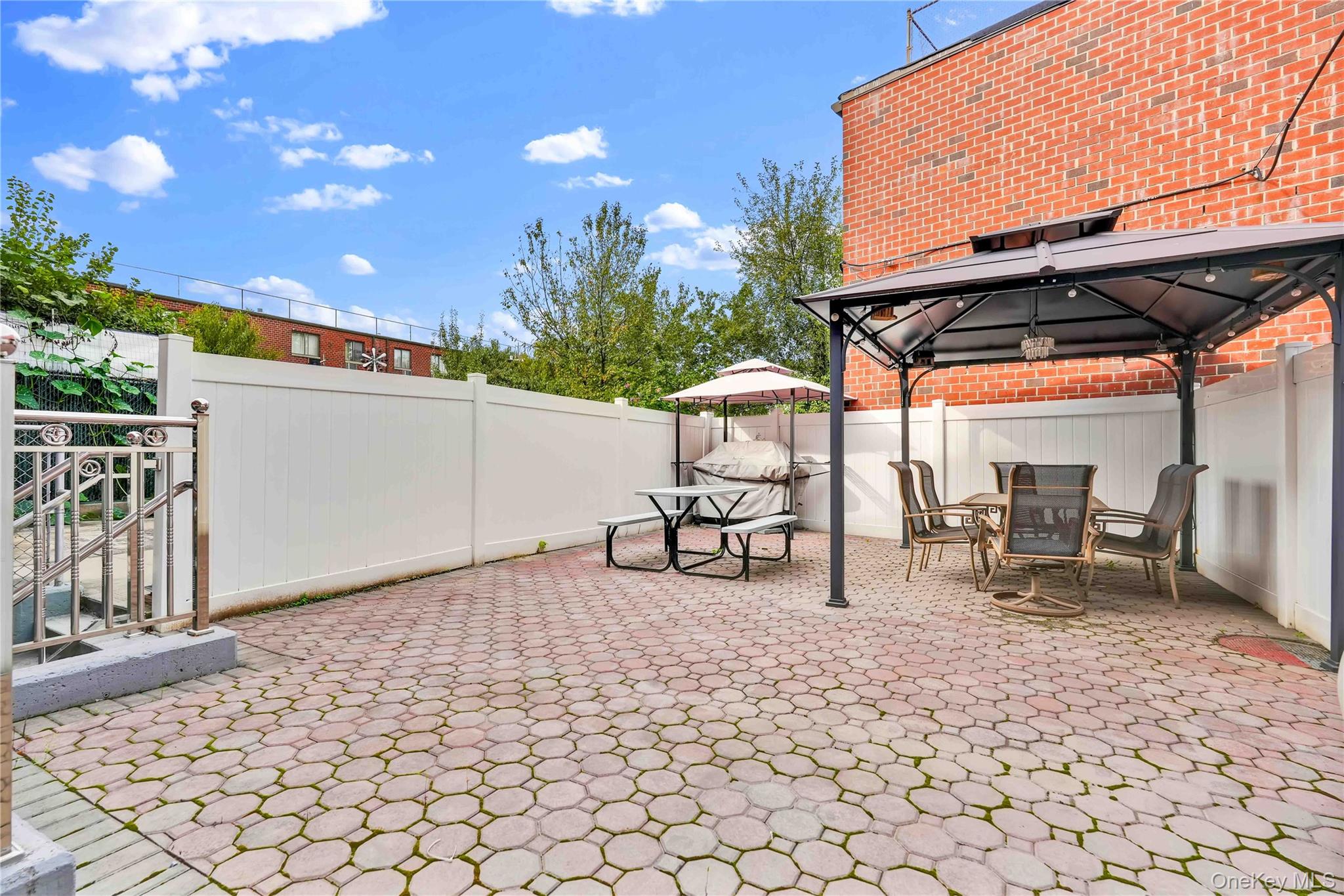 861 Home Street Property Photo 15