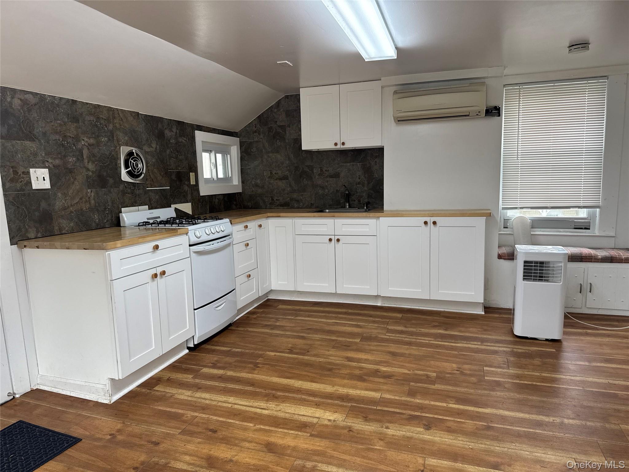 34 Hoffman Street 3 Property Photo 2