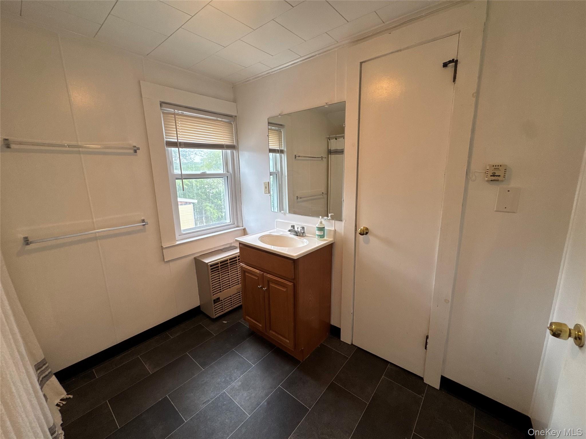34 Hoffman Street 3 Property Photo 6