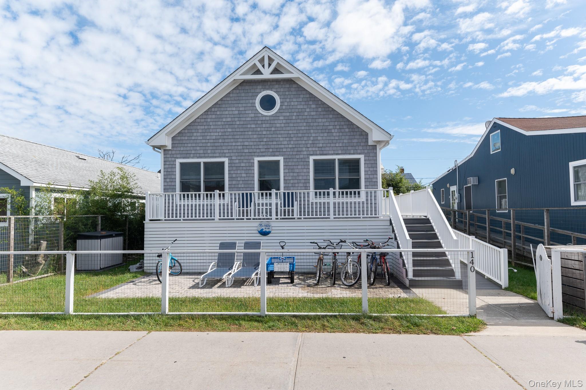 140 Bungalow Walk Property Photo 1