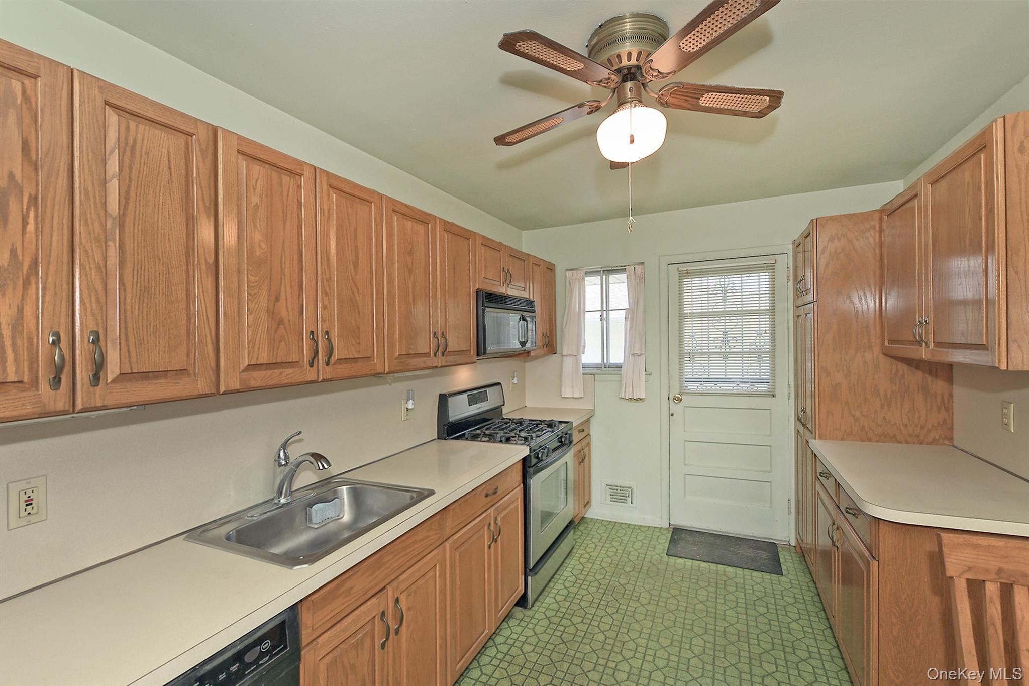 12 Marie Crescent Property Photo 8