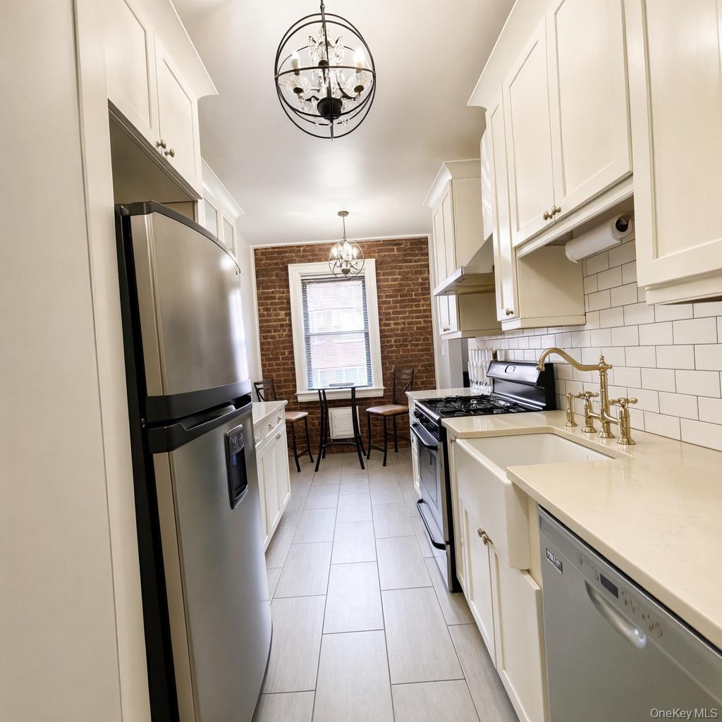 1 Franklin Avenue 5e Property Photo 4
