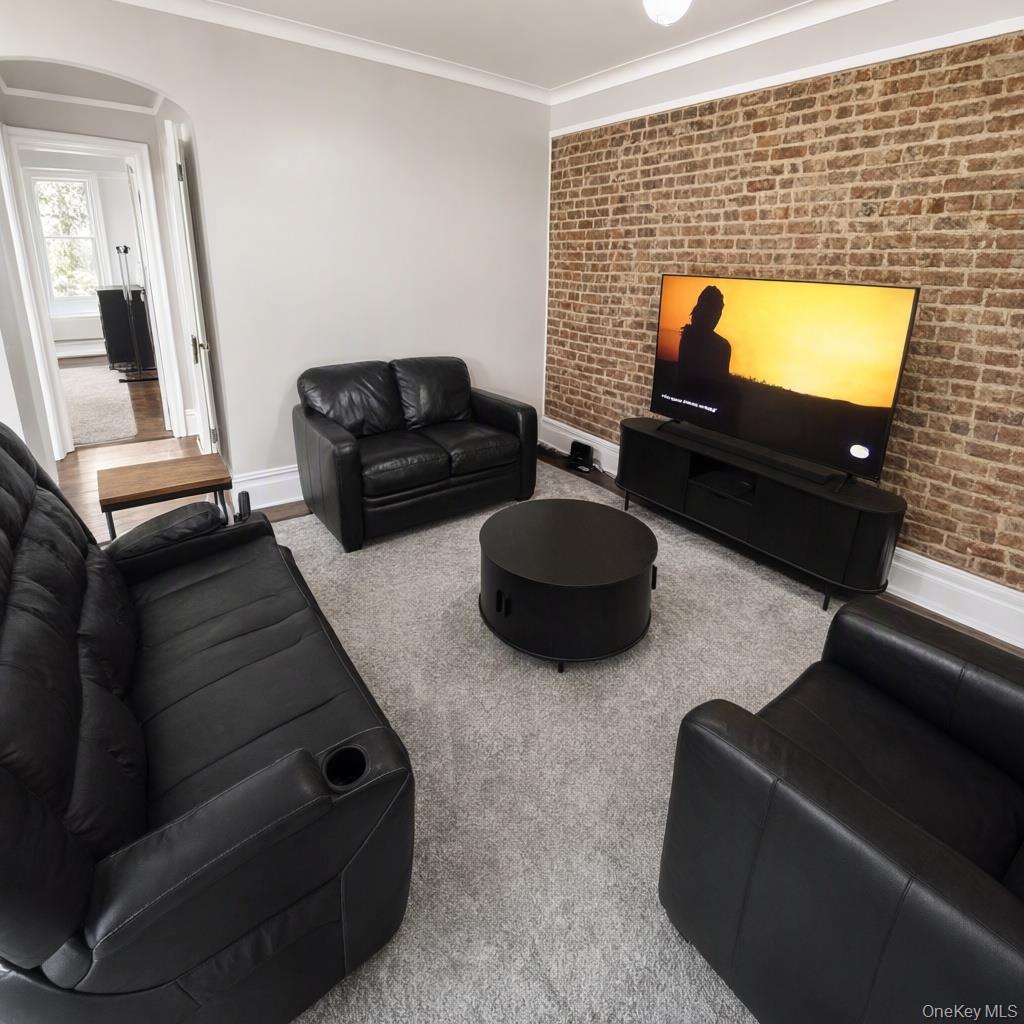 1 Franklin Avenue 5e Property Photo 8