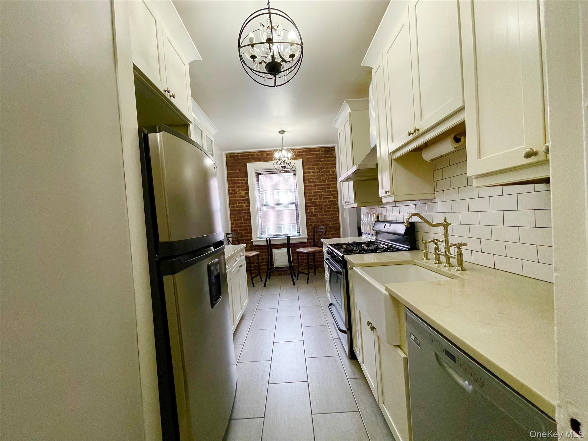 1 Franklin Avenue 5e Property Photo 4