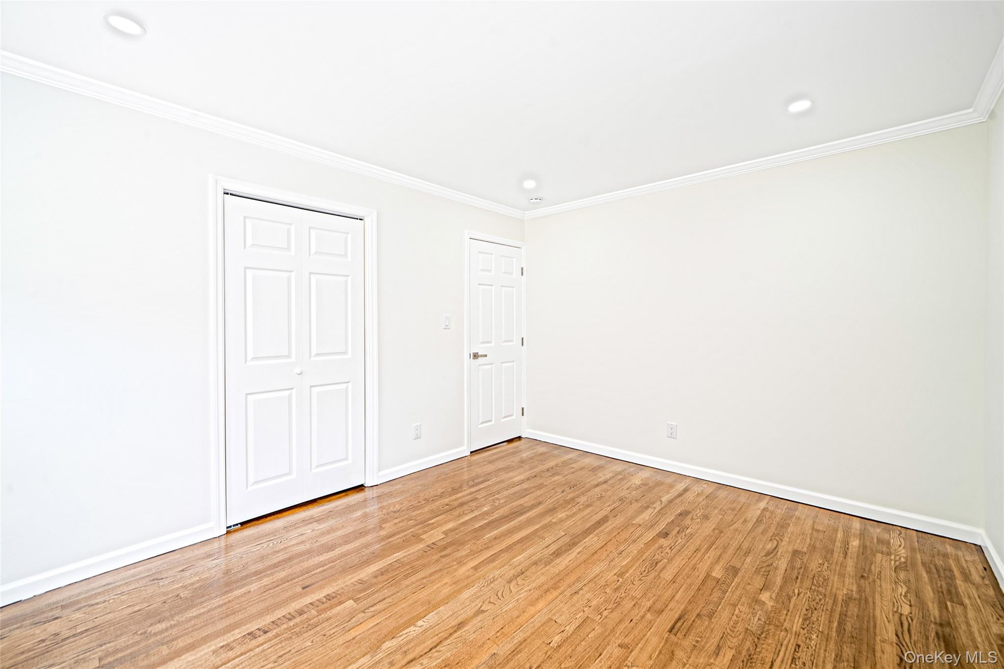 260 W 24th Street Property Photo 22