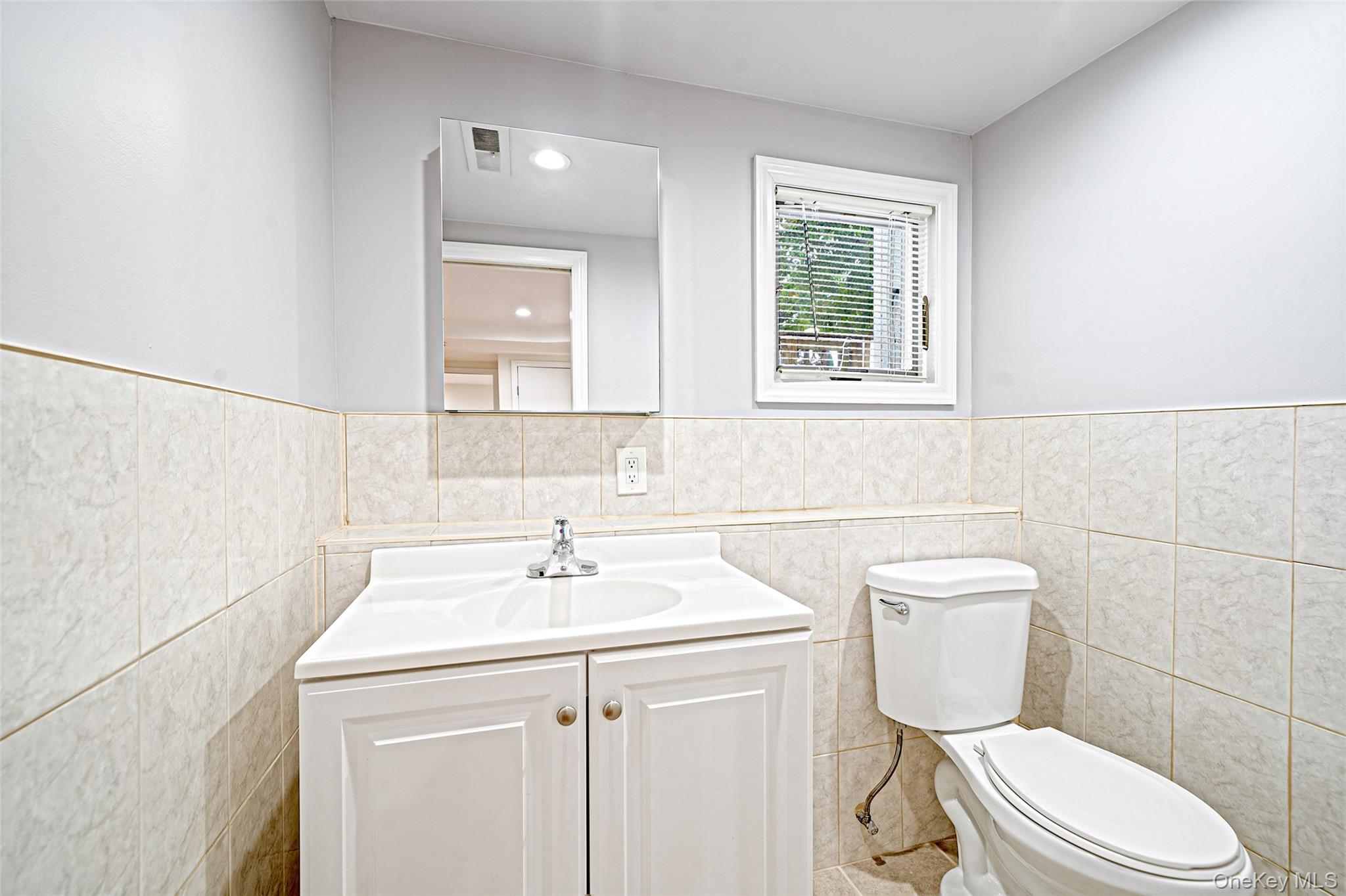 260 W 24th Street Property Photo 27