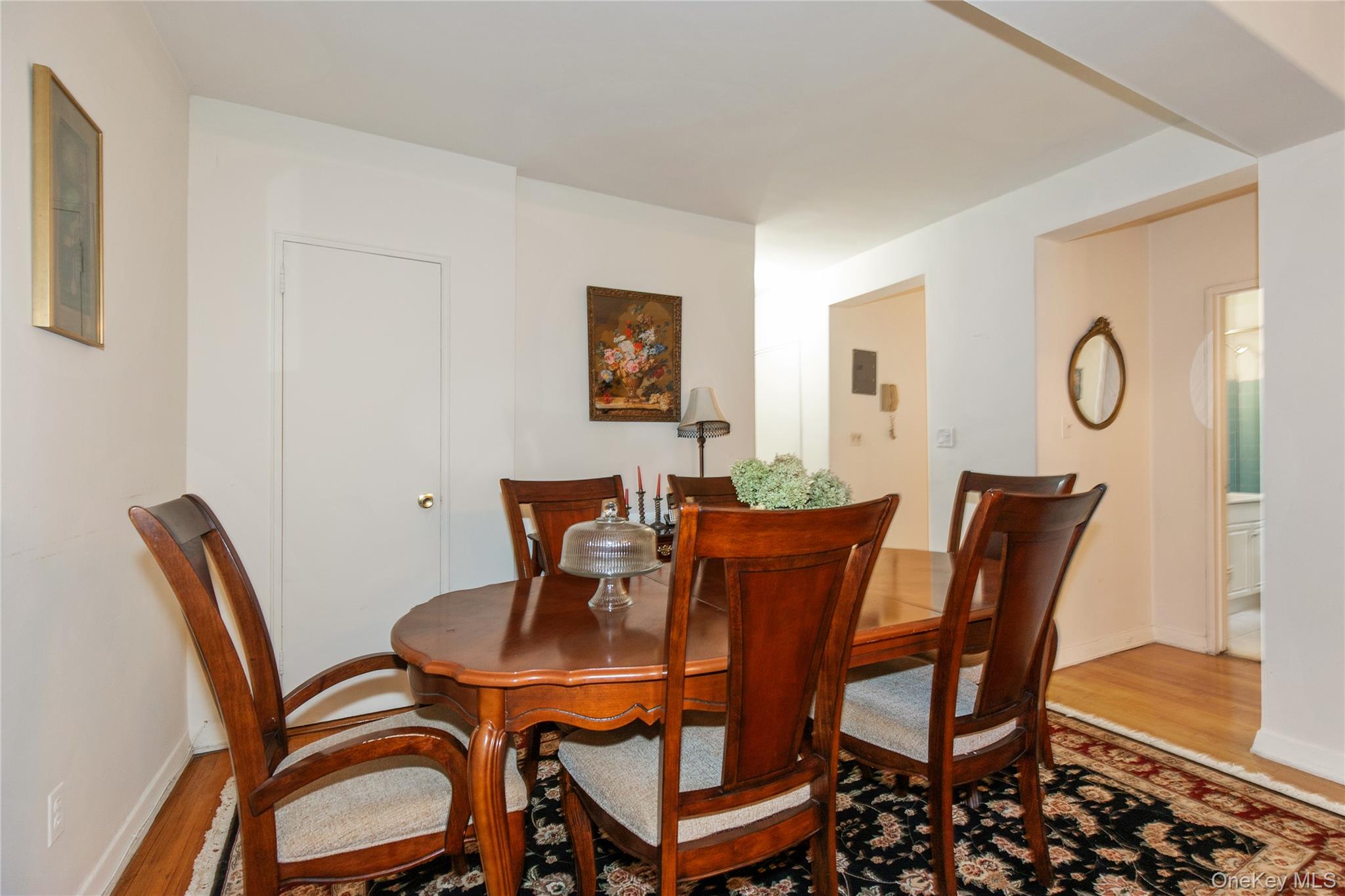 75 S Middle Neck 4-a Property Photo 8