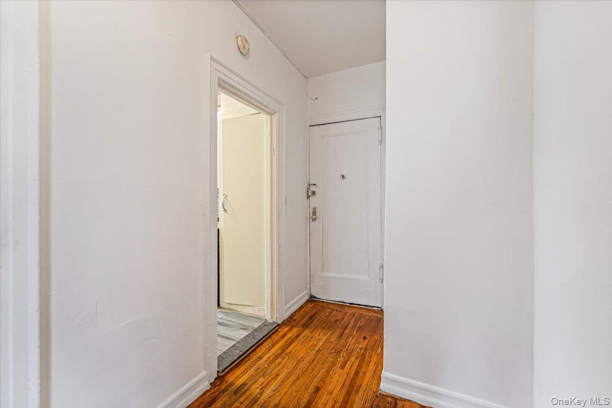2186 Cruger Avenue 4b Property Photo 4