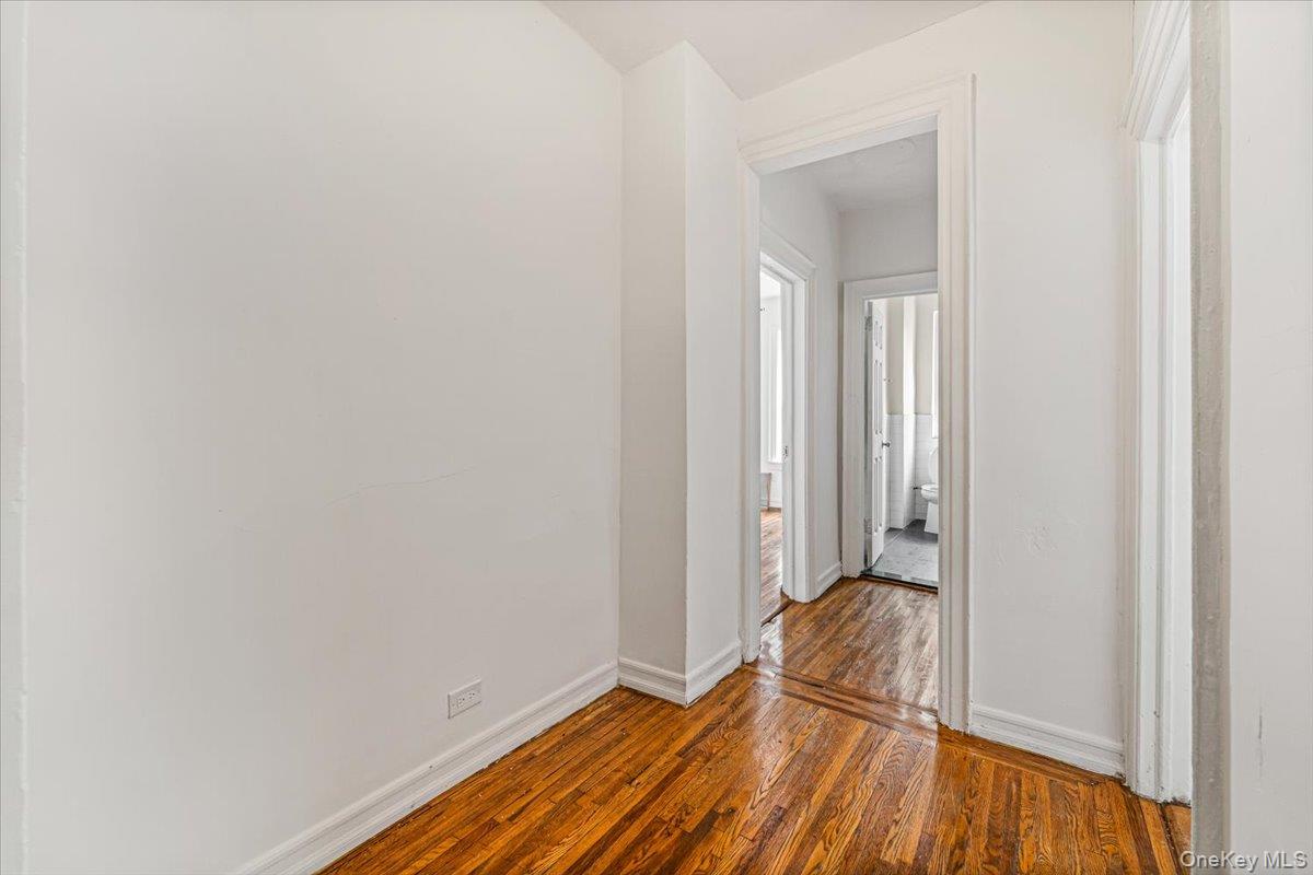 2186 Cruger Avenue 4b Property Photo 6