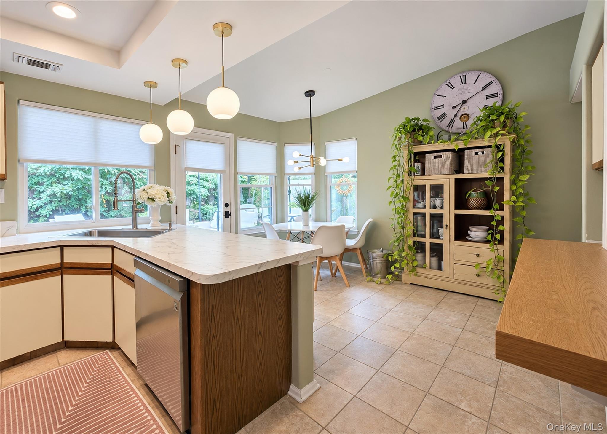 4 Orient Court Property Photo 9