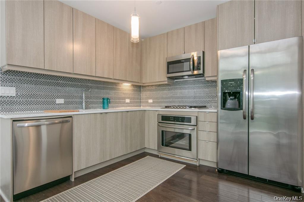 250 S Central Park Avenue 4i Property Photo 1