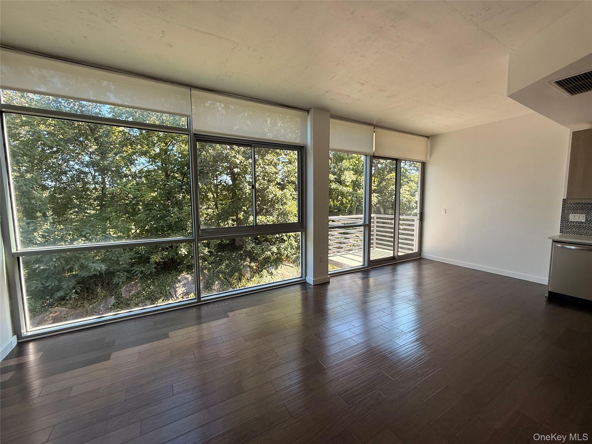250 S Central Park Avenue 4i Property Photo 2