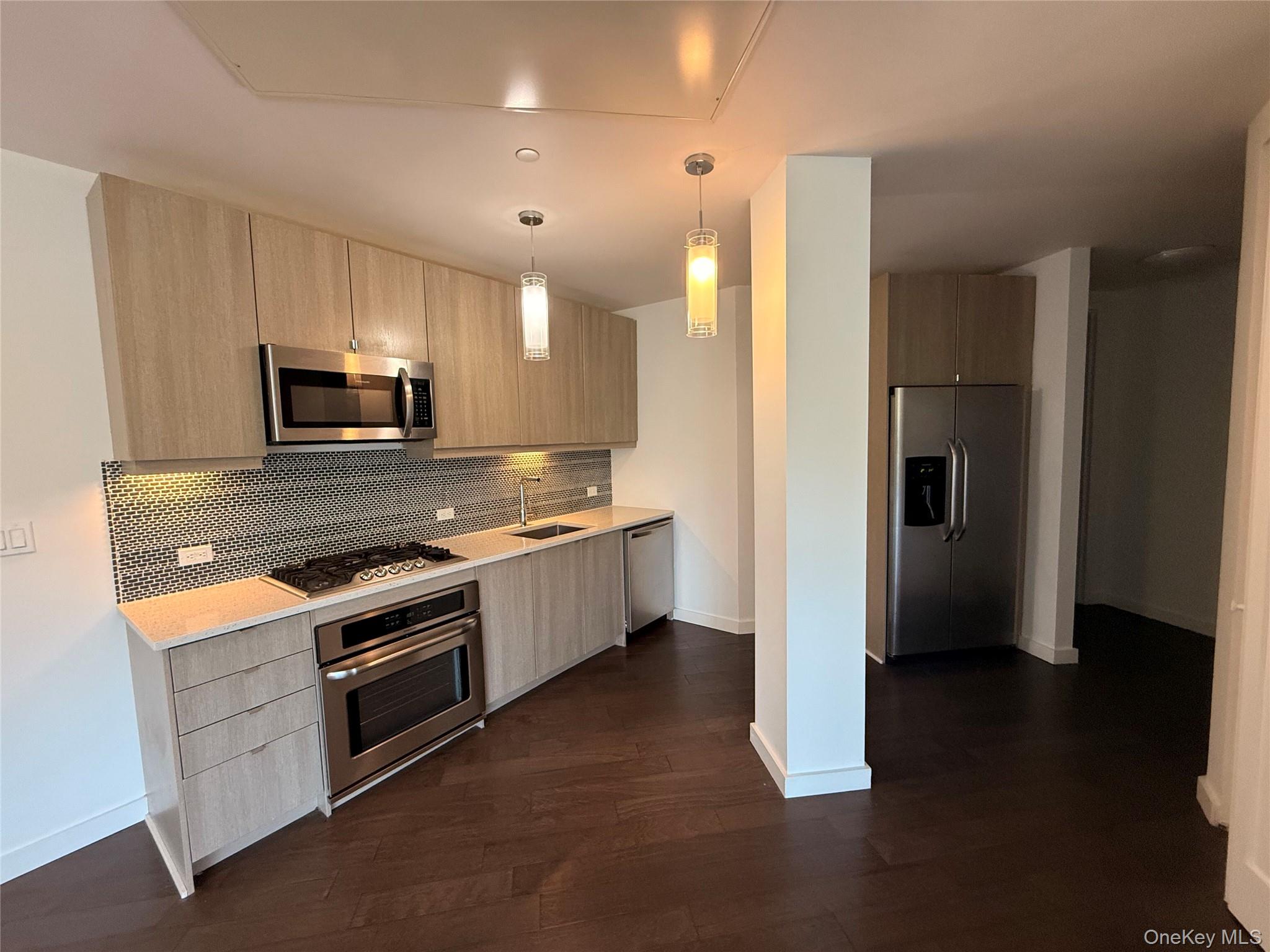 250 S Central Park Avenue 4i Property Photo 6