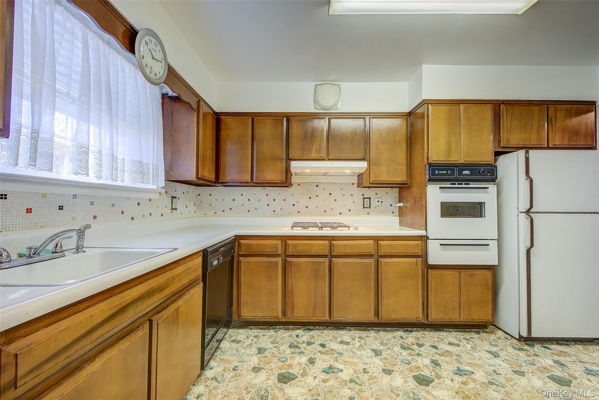 32-26 76th Street Property Photo 8