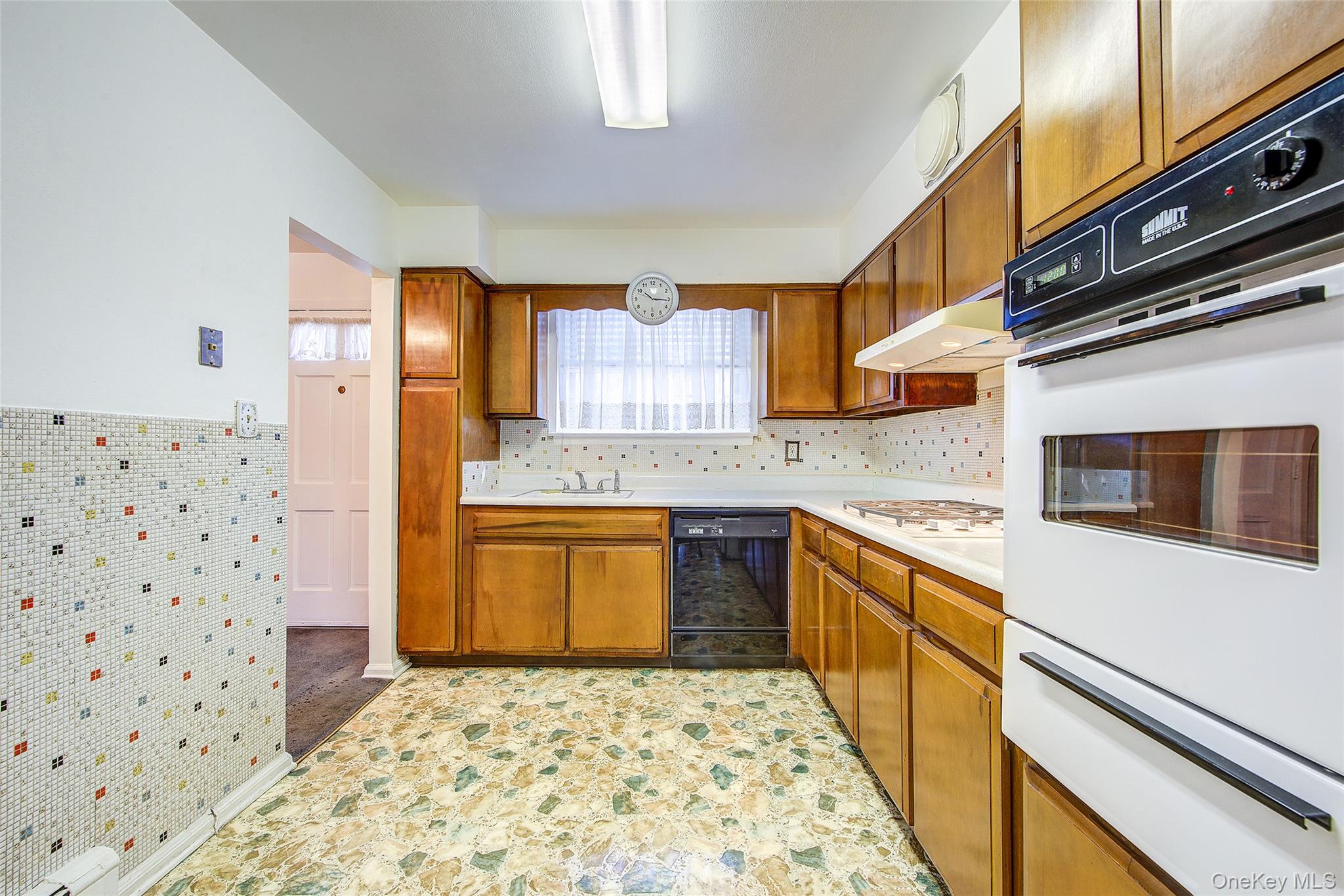 32-26 76th Street Property Photo 9