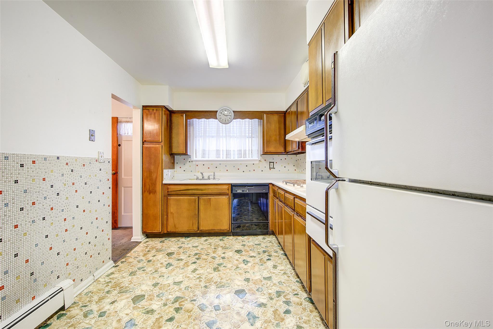 32-26 76th Street Property Photo 11