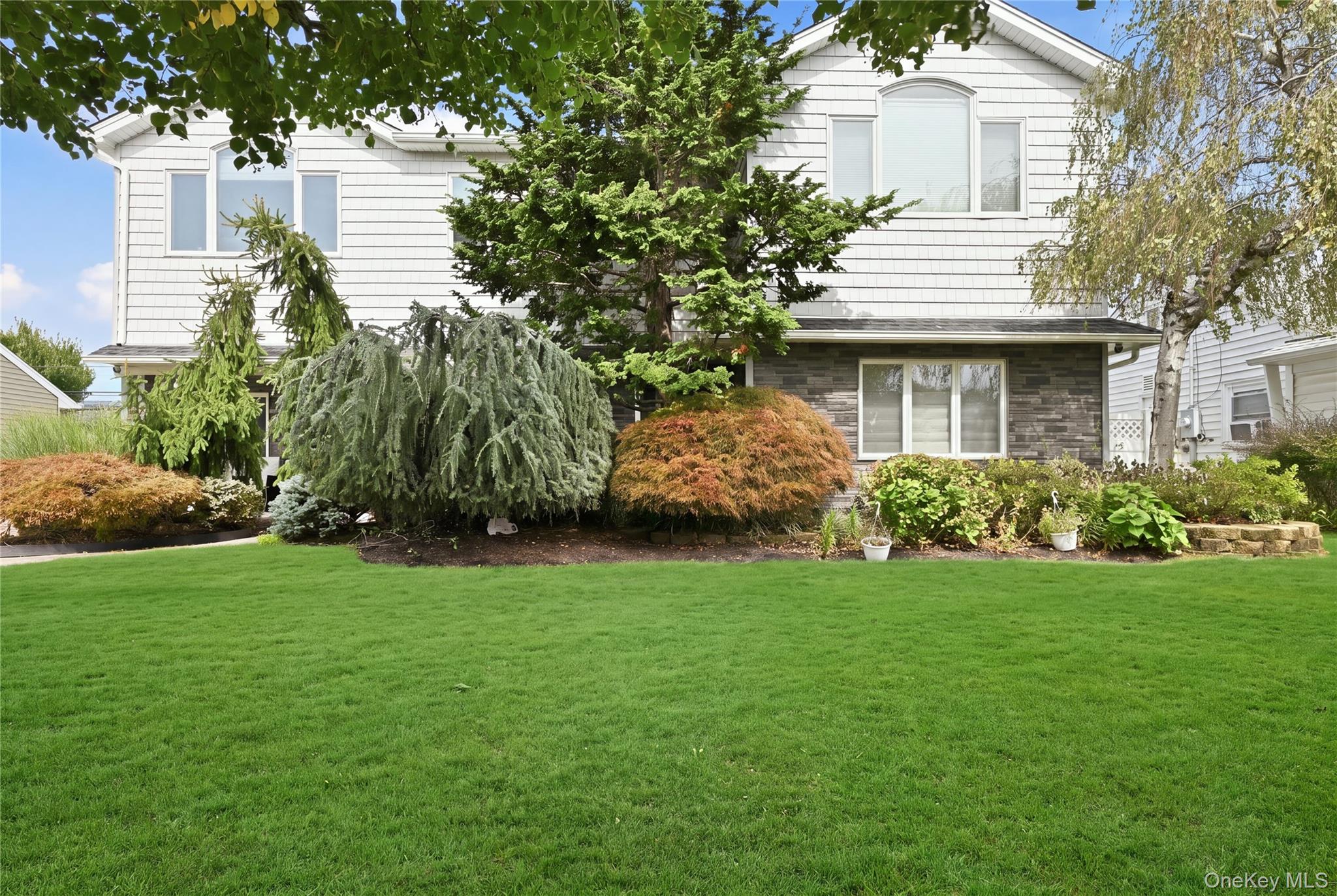 2555 Arleigh Road Property Photo 1