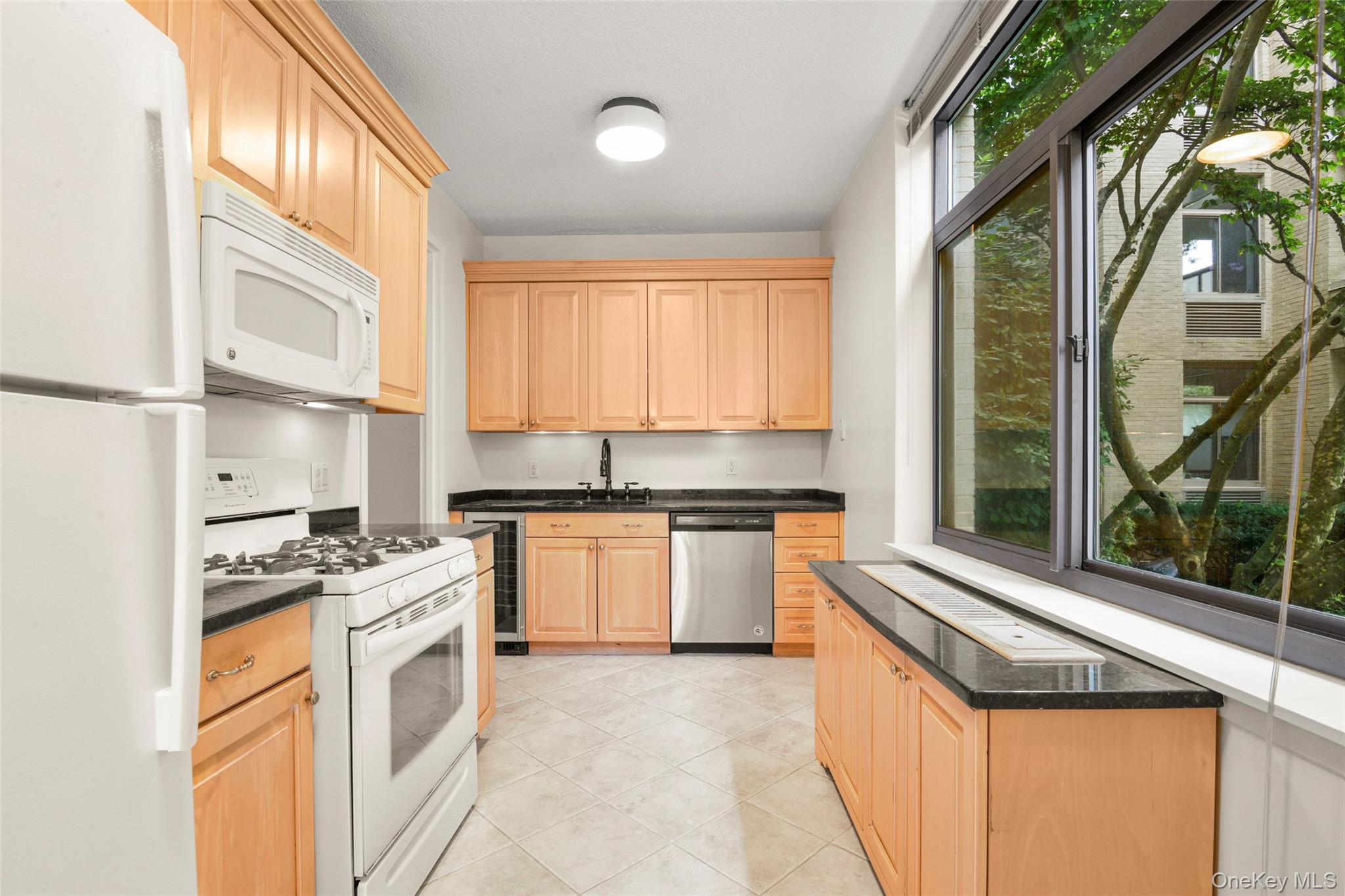 35 N Chatsworth Avenue 1g Property Photo 10