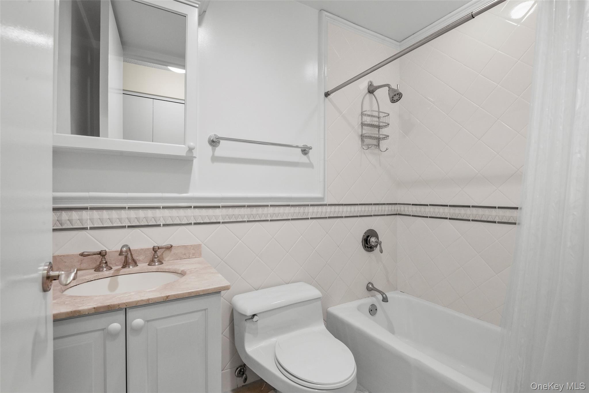35 N Chatsworth Avenue 1g Property Photo 18