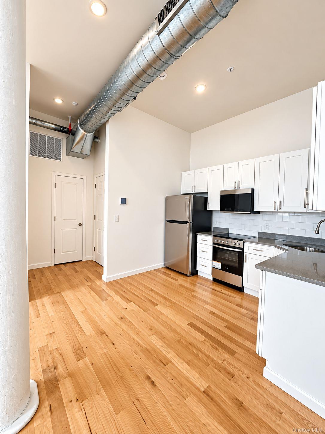 155 S River St A3 Property Photo 2