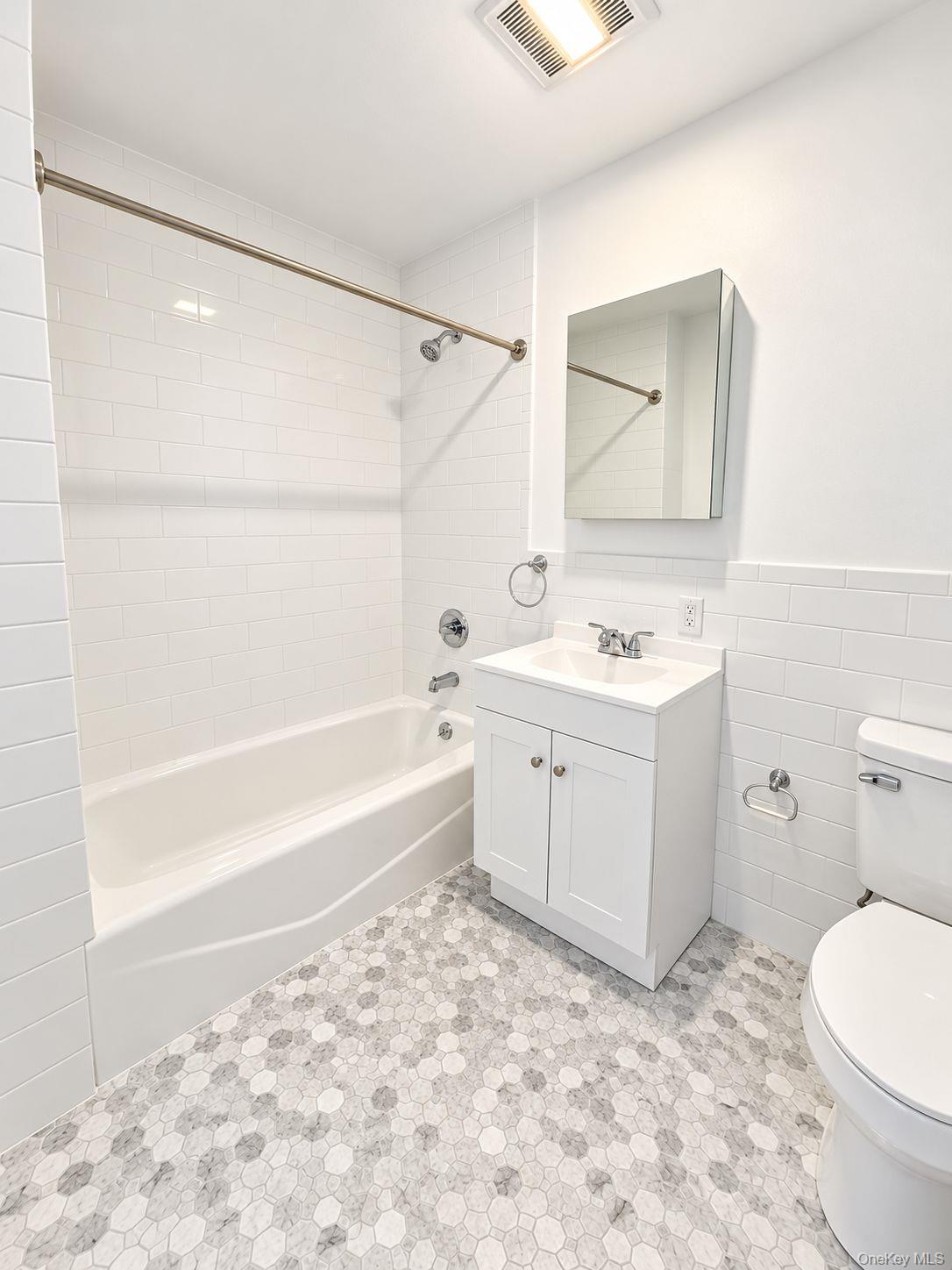 155 S River St A3 Property Photo 3