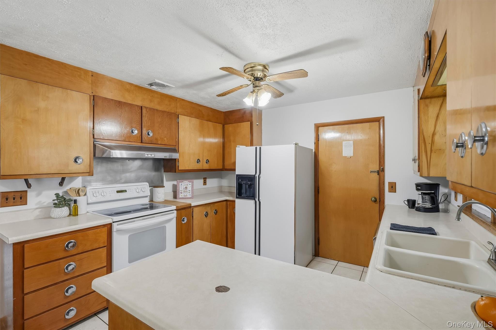 83 7th Street Property Photo 10
