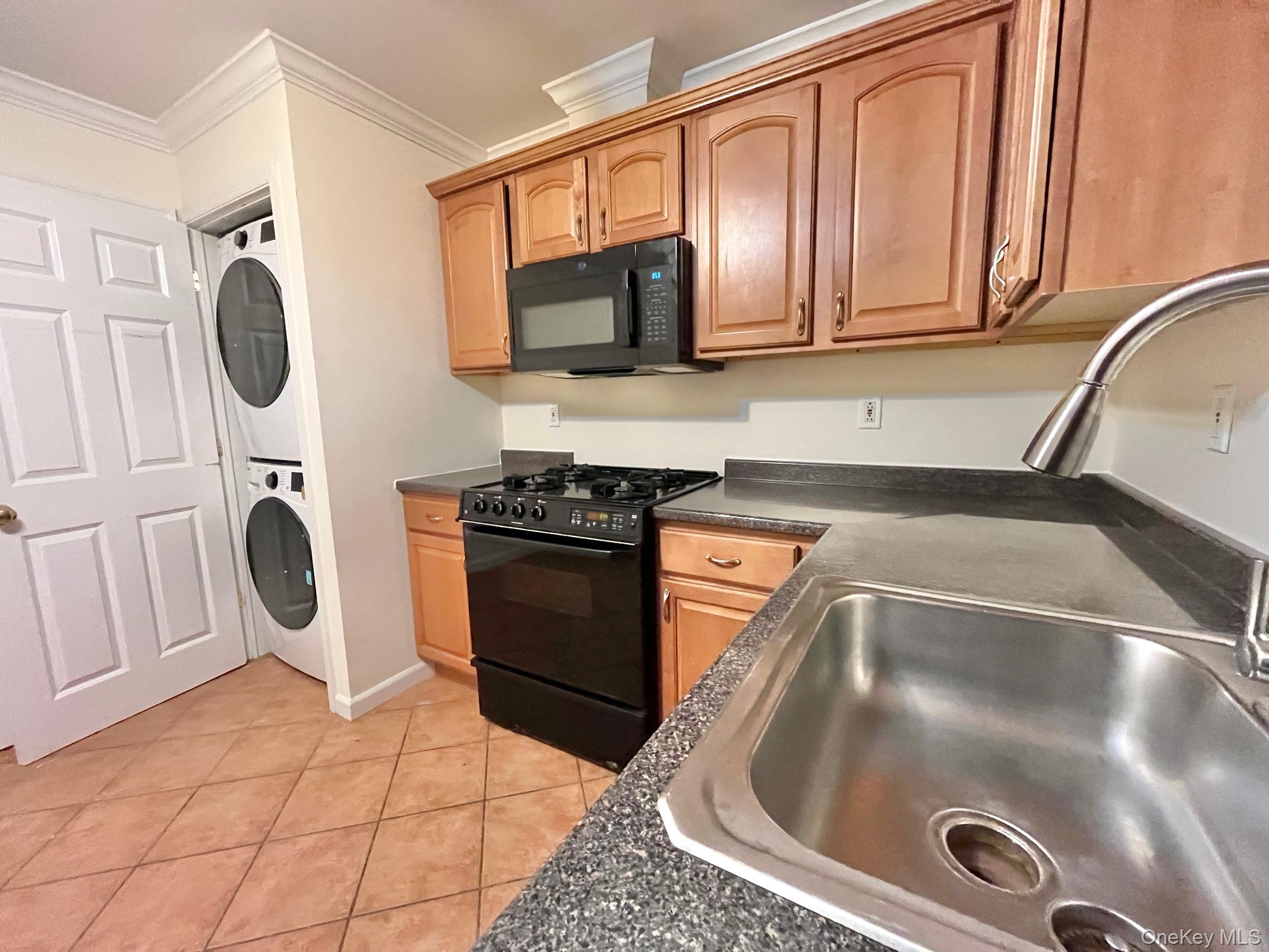 153 Montgomery Avenue B Property Photo 6
