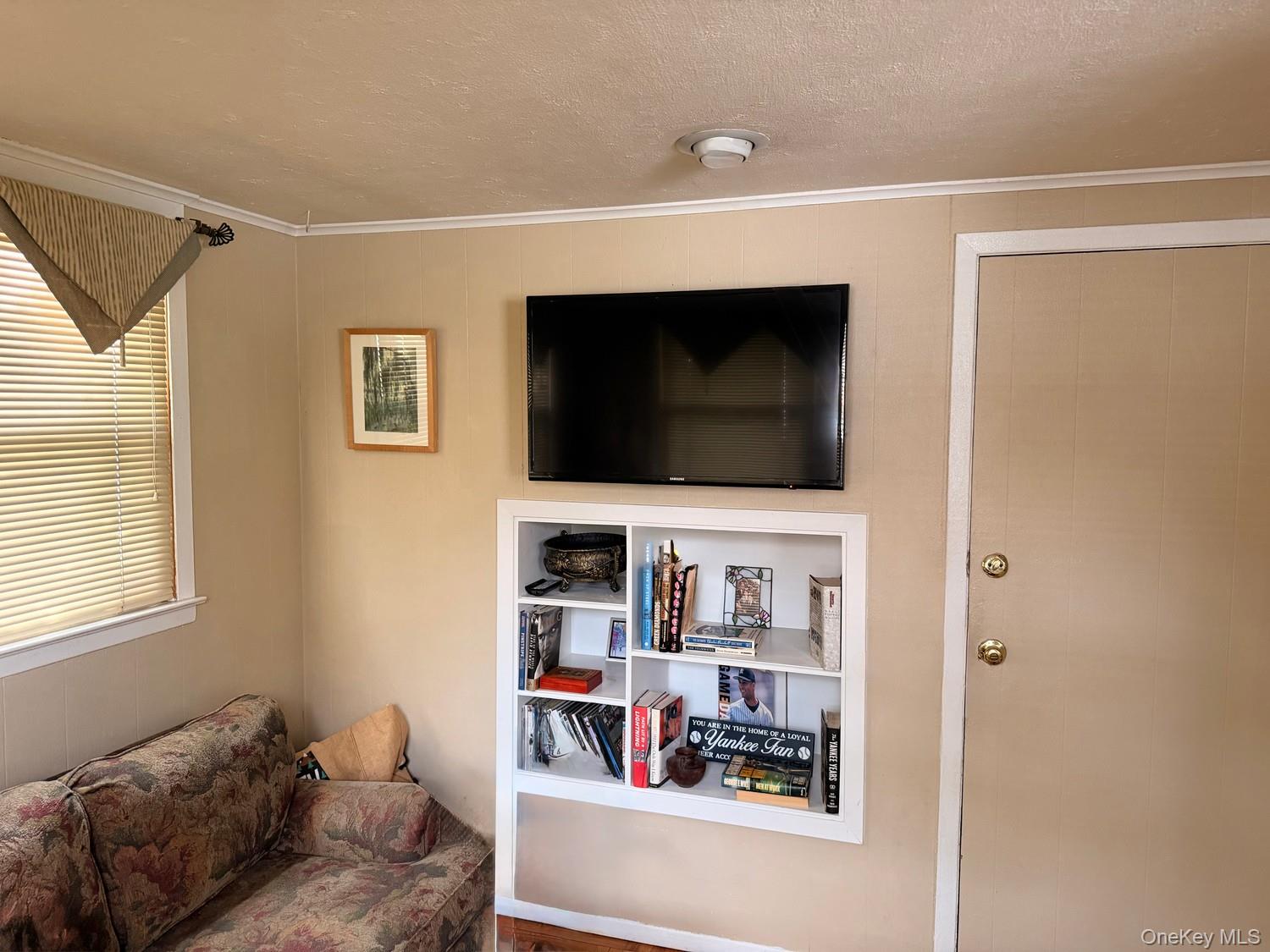 3473 S Hawthorne Drive Property Photo 6