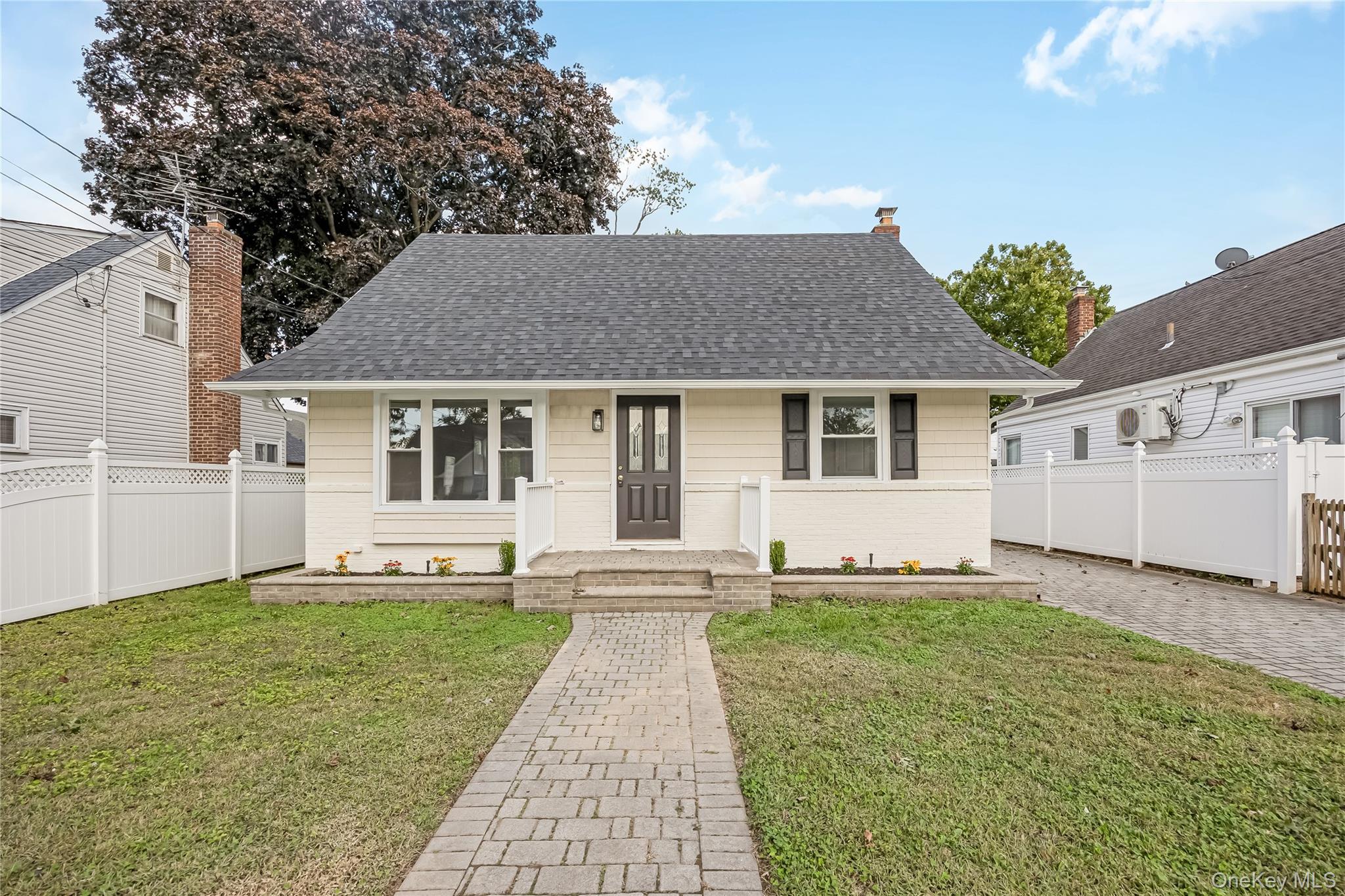 200 Raff Avenue Property Photo 1