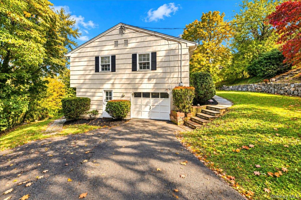 7 Meadowbrook Drive Property Photo 3