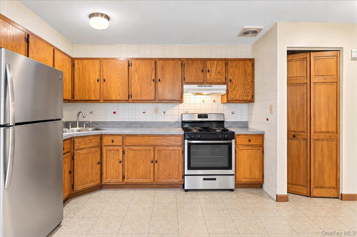 901 Prospect Avenue C Property Photo 8