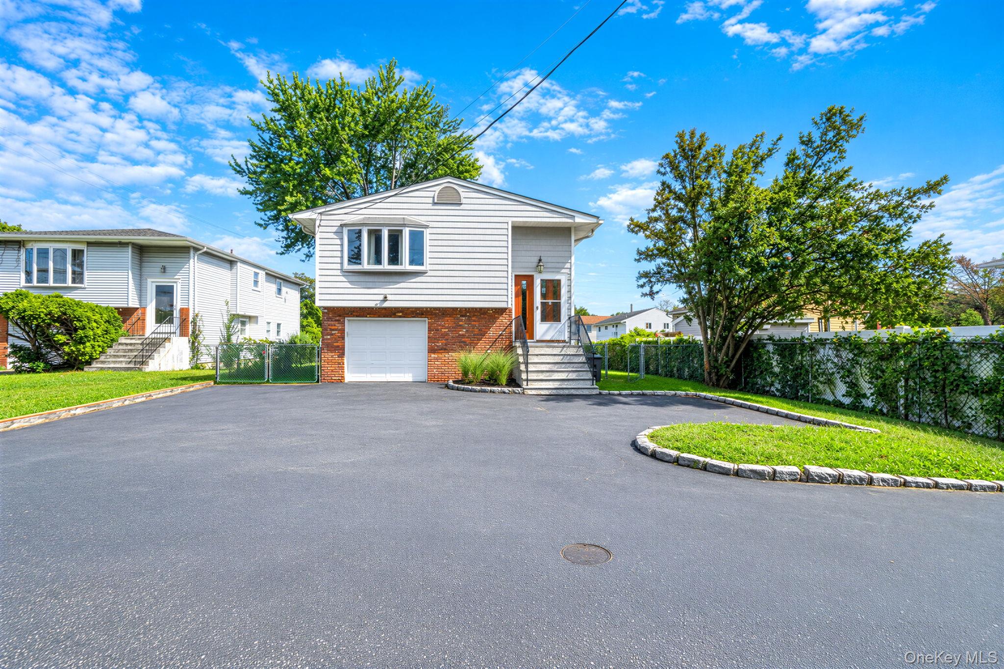 263 Commack Road Property Photo 2