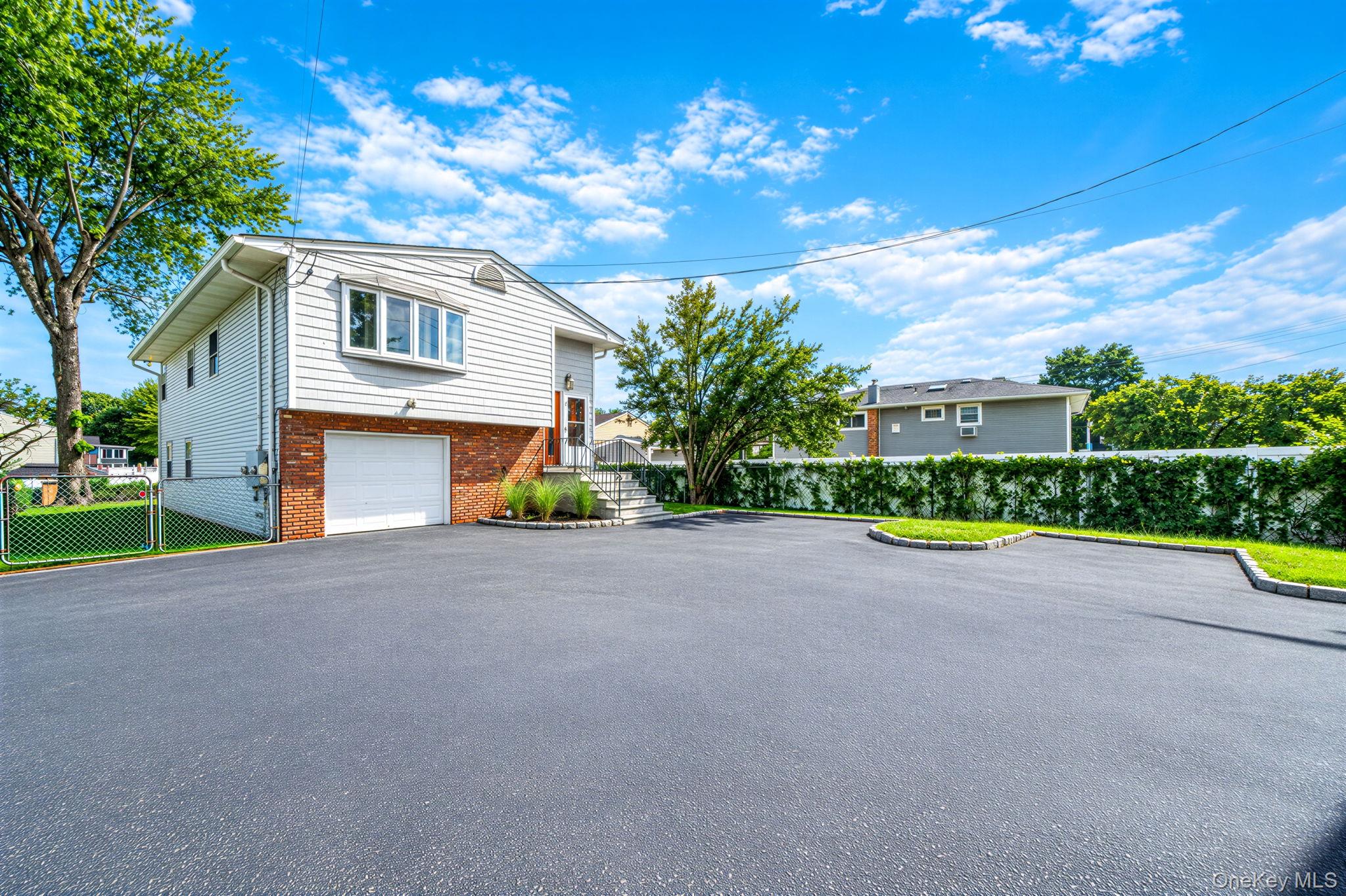 263 Commack Road Property Photo 3