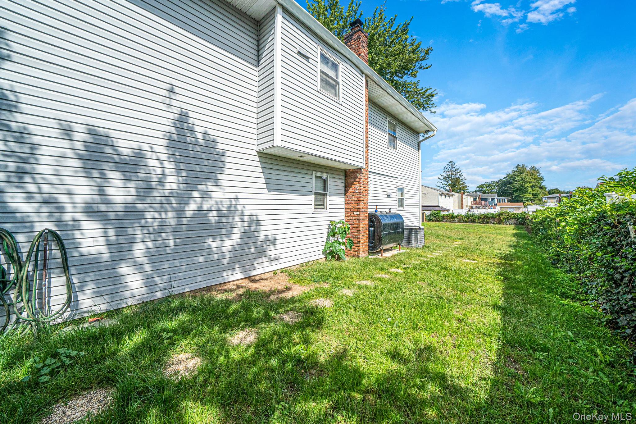 263 Commack Road Property Photo 4