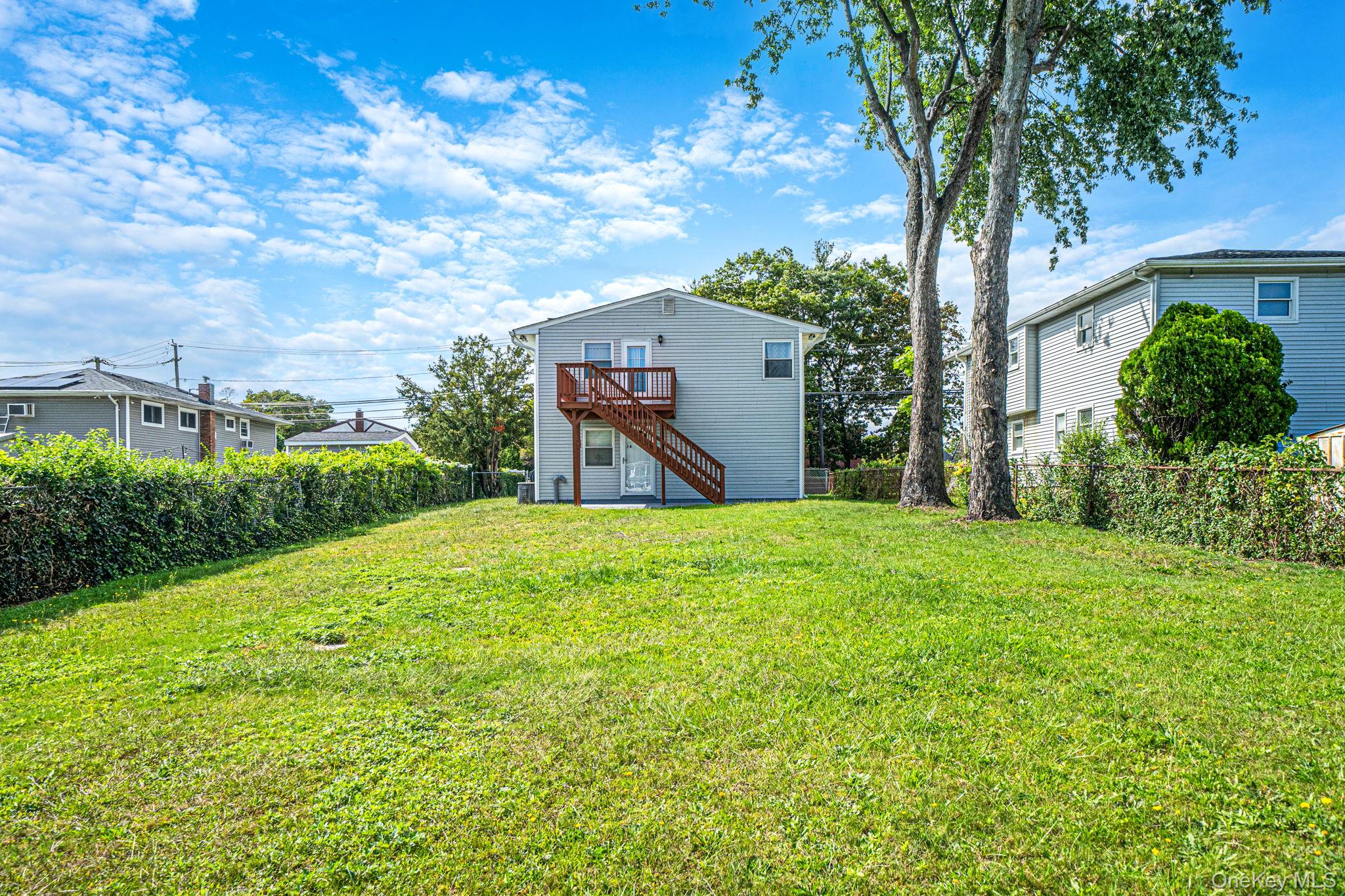 263 Commack Road Property Photo 6