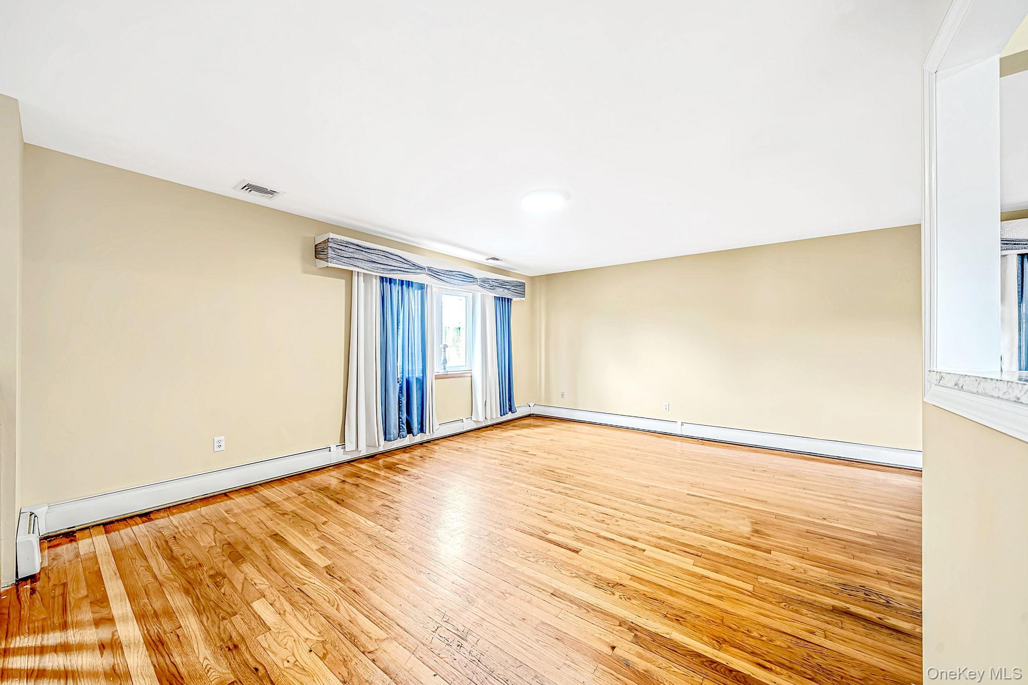 263 Commack Road Property Photo 8