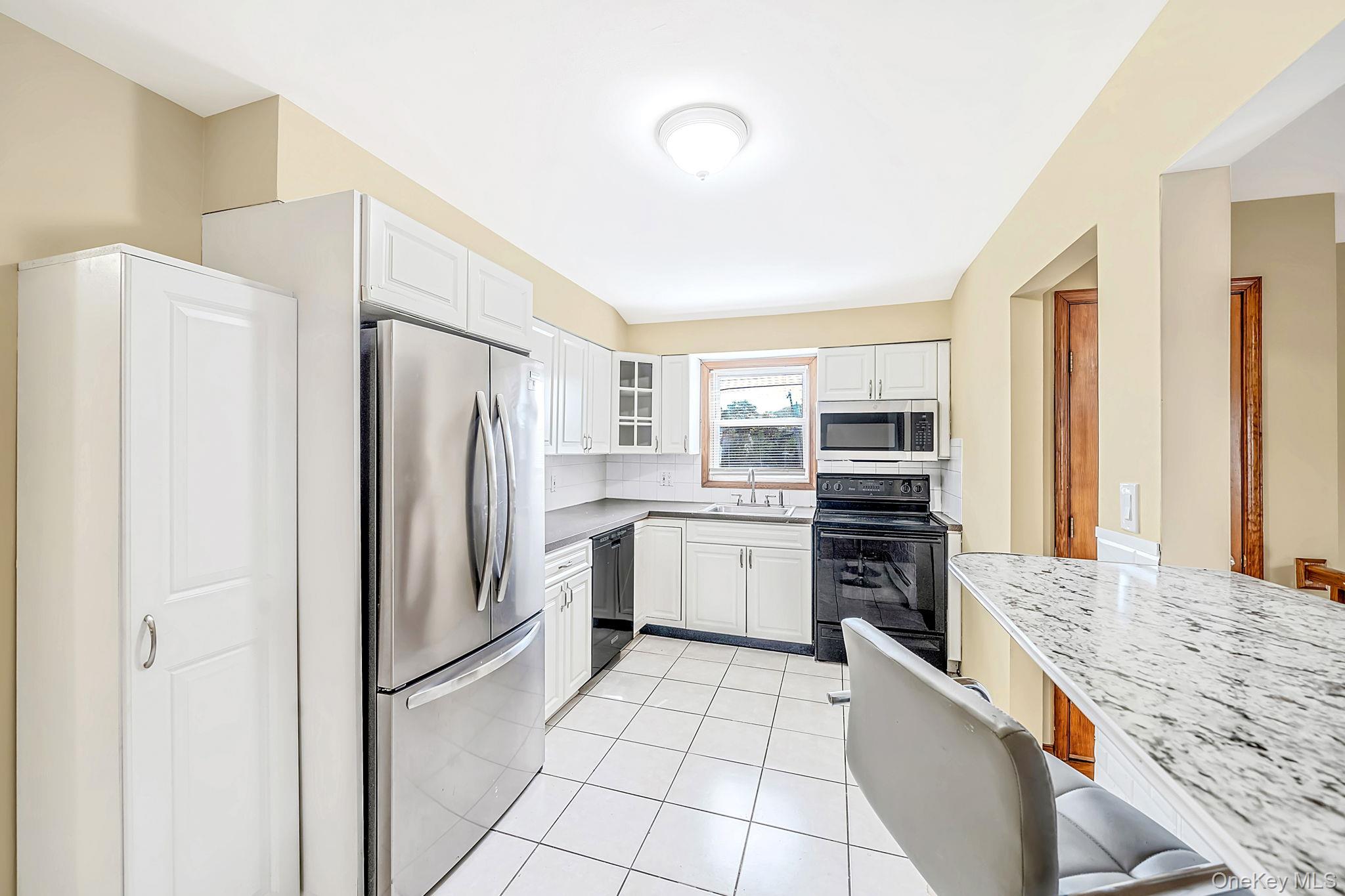 263 Commack Road Property Photo 11