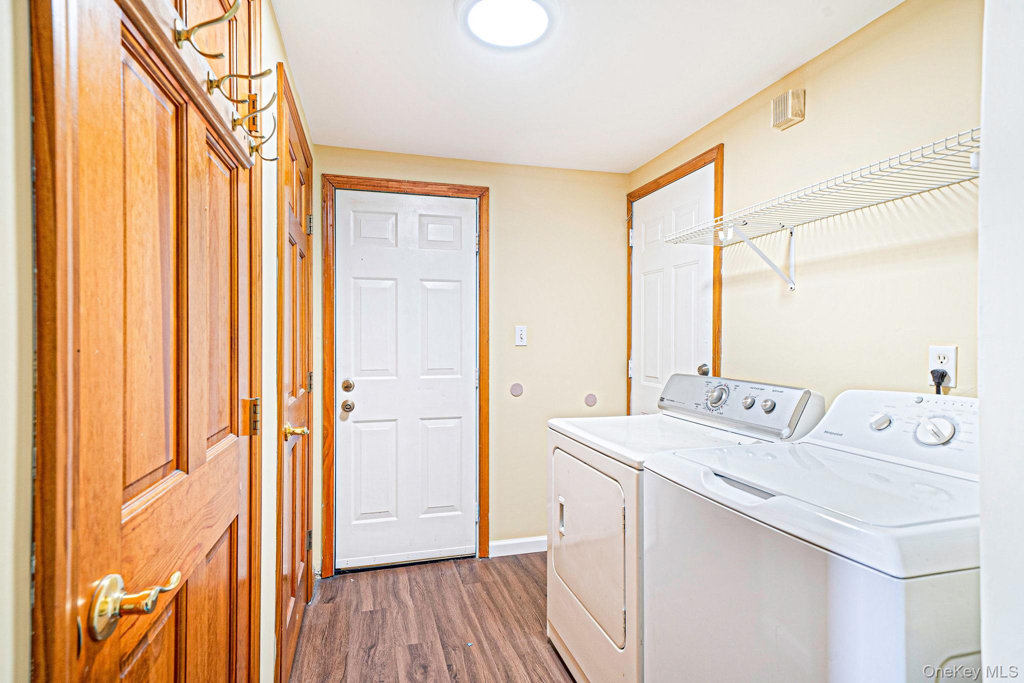263 Commack Road Property Photo 16