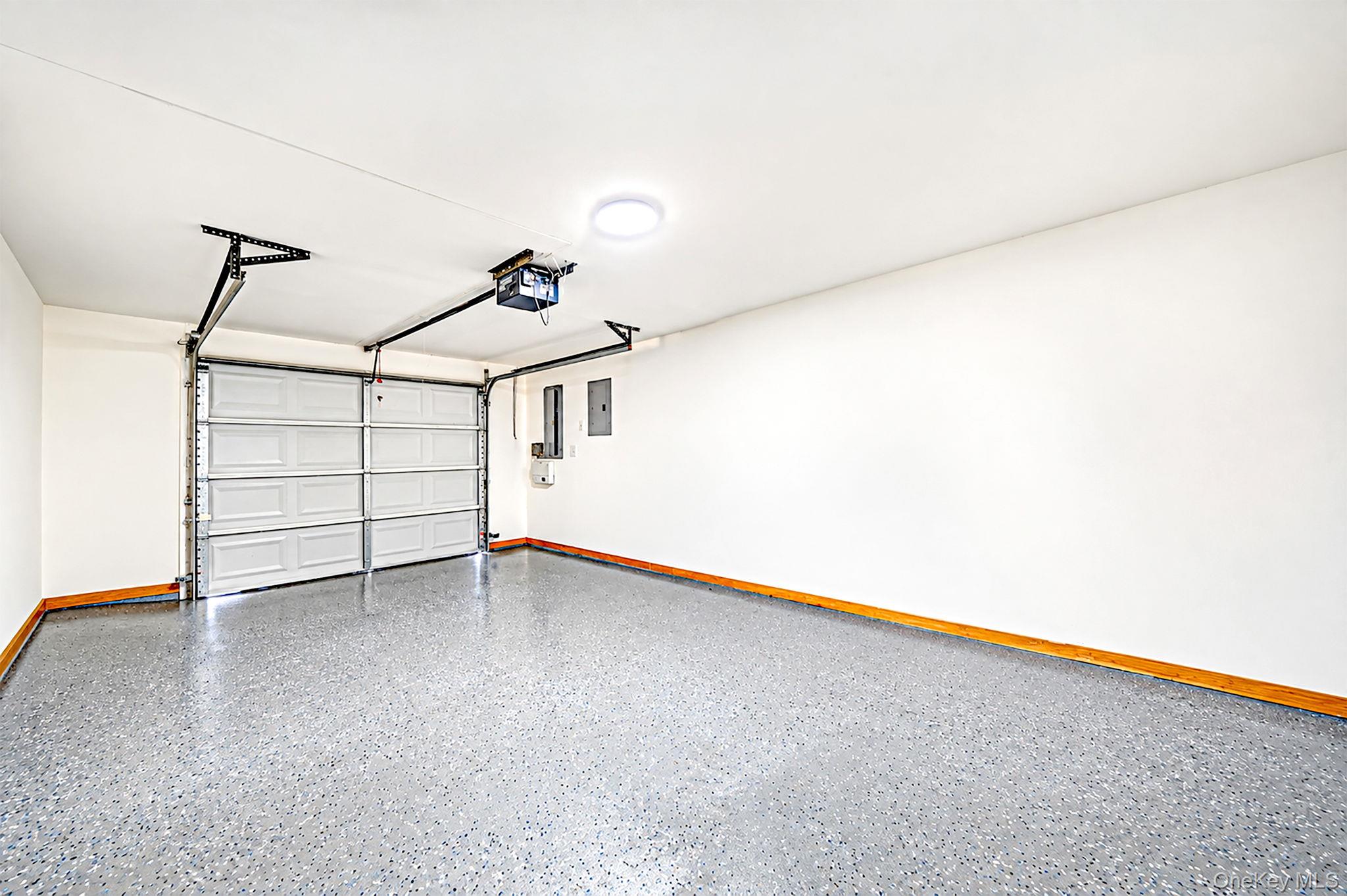 263 Commack Road Property Photo 17