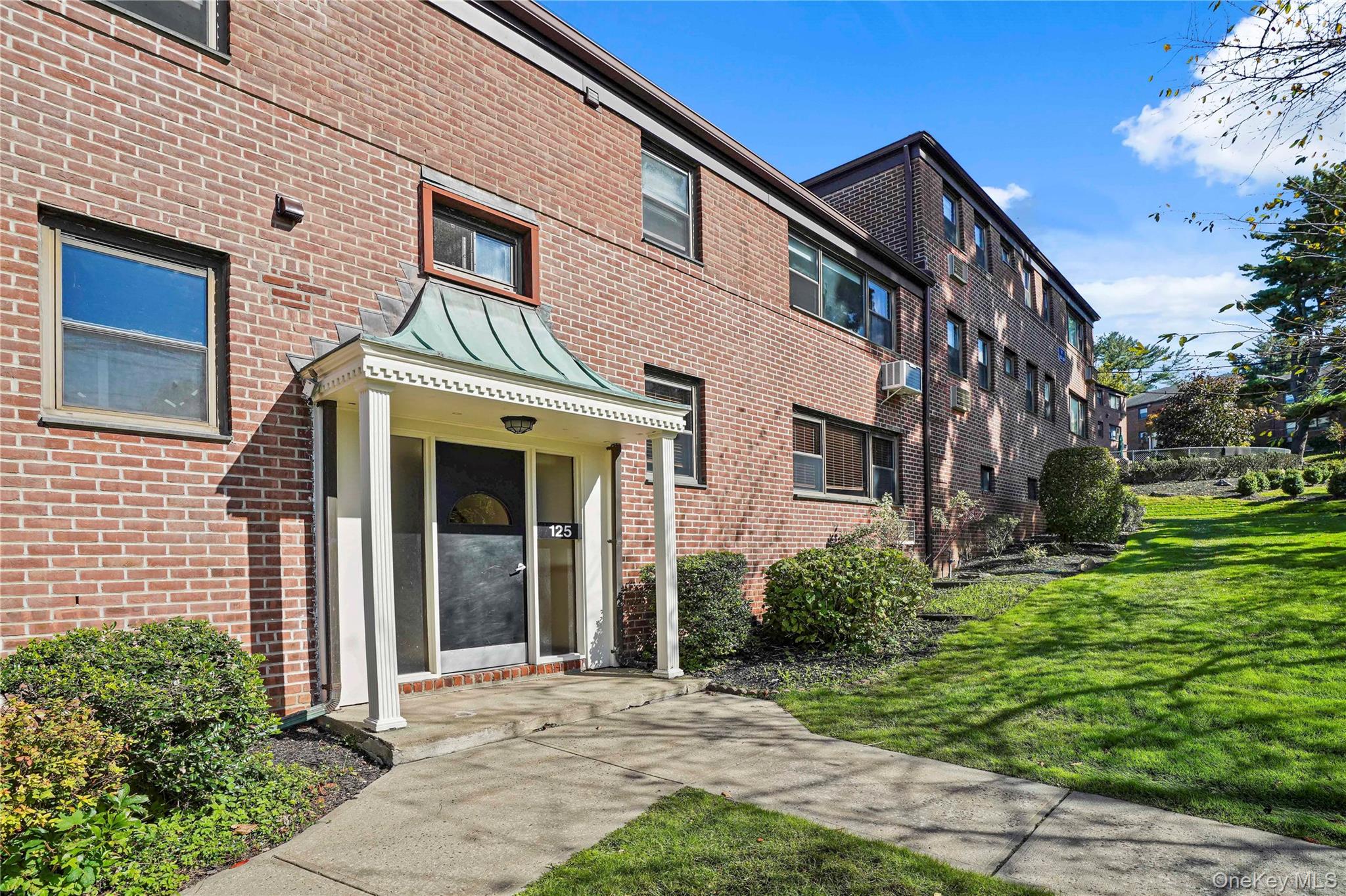 125 Beacon Hill Drive F-11 Property Photo 1