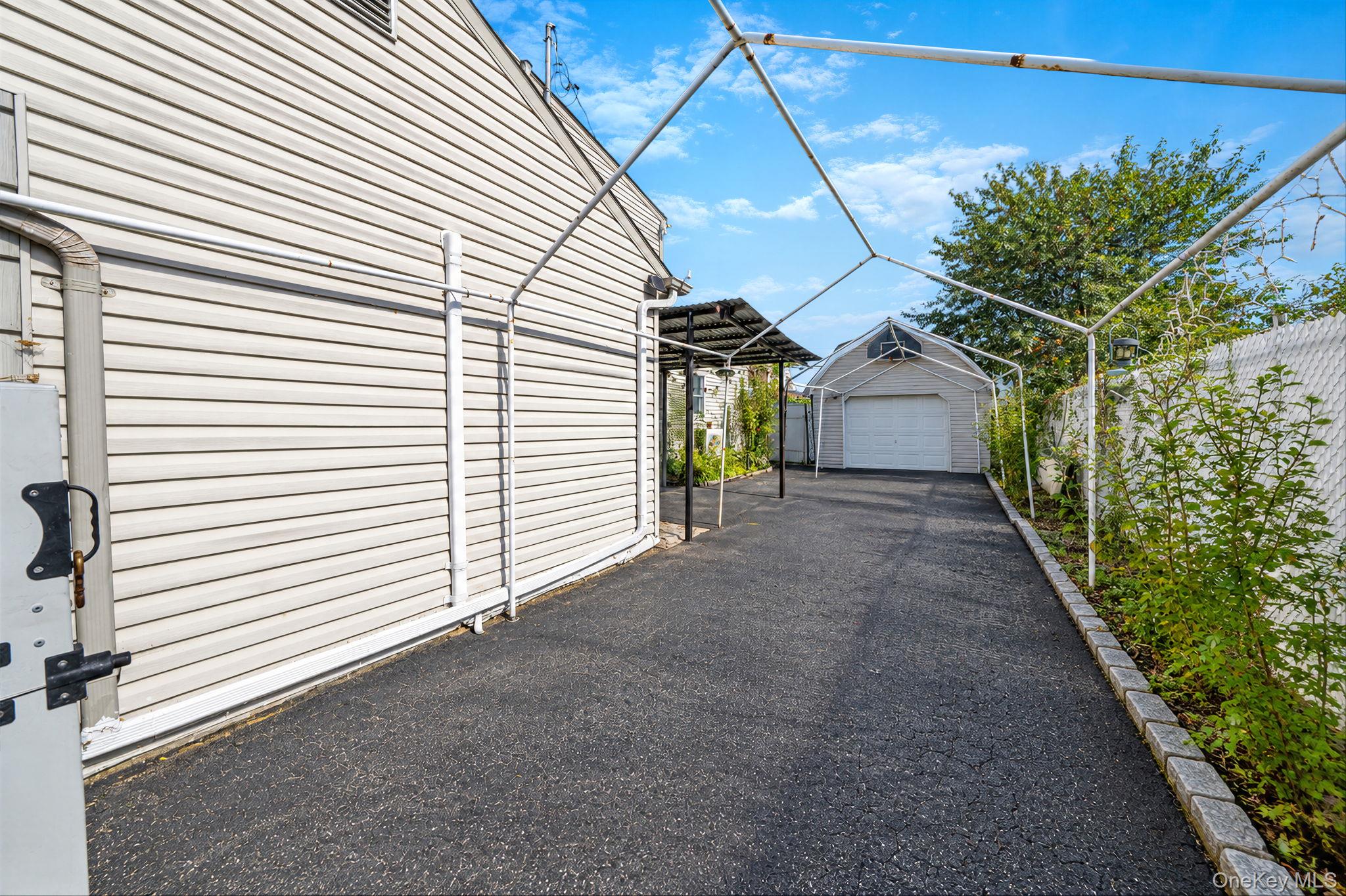 19 Curve Lane Property Photo 28