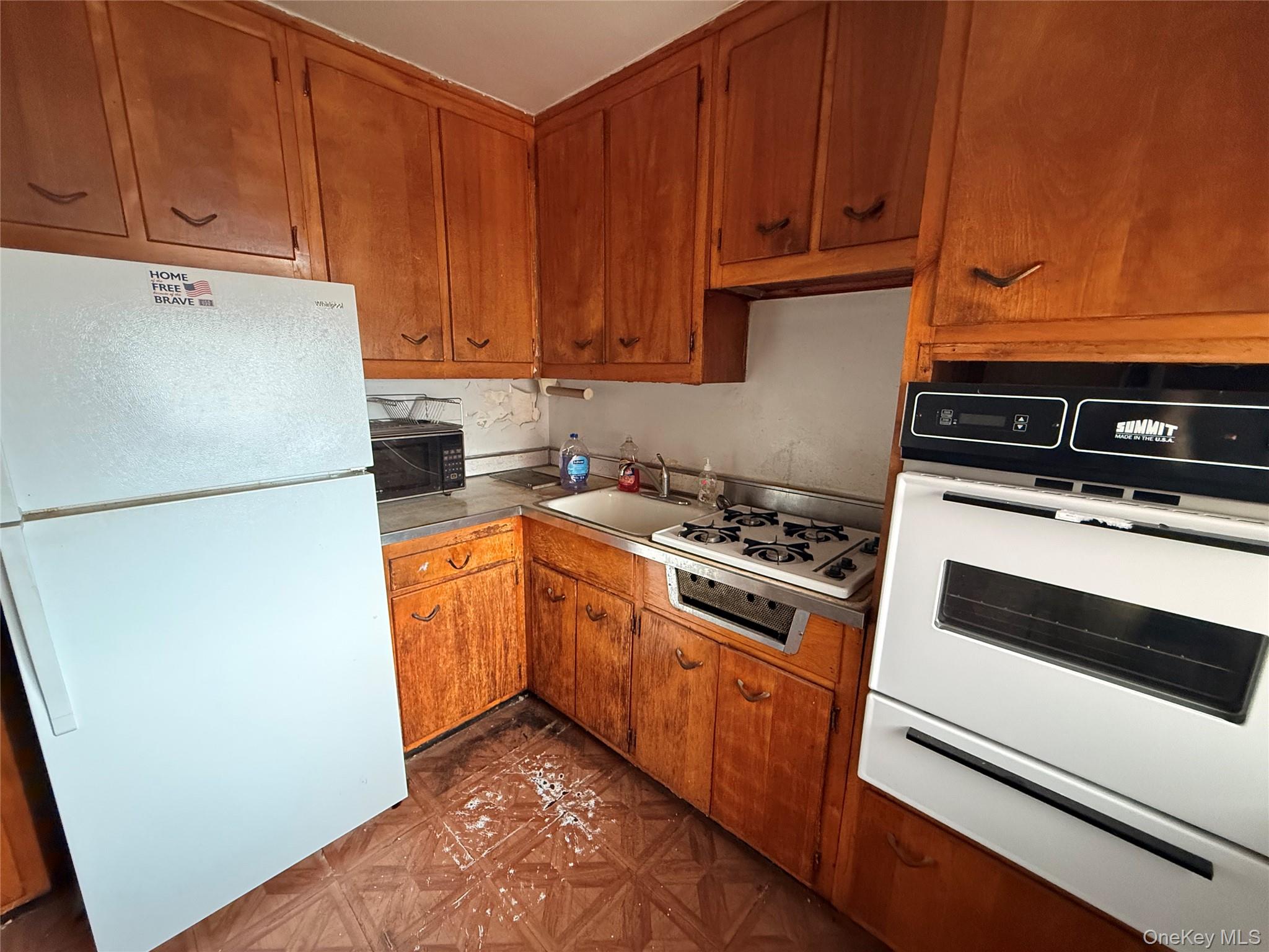61-25 97th Street #9g Property Photo 6